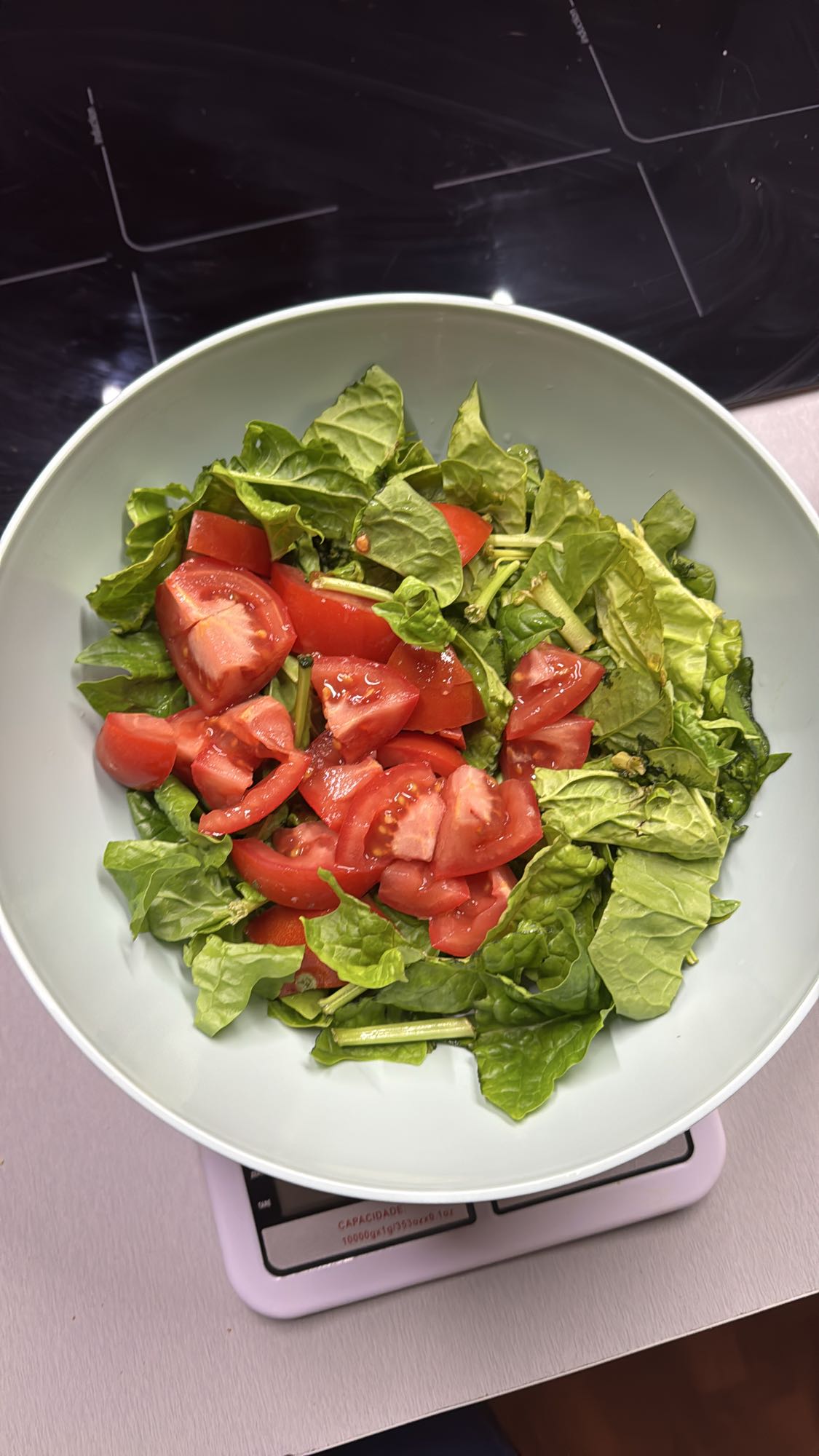 Ensalada de tomate y espinacas