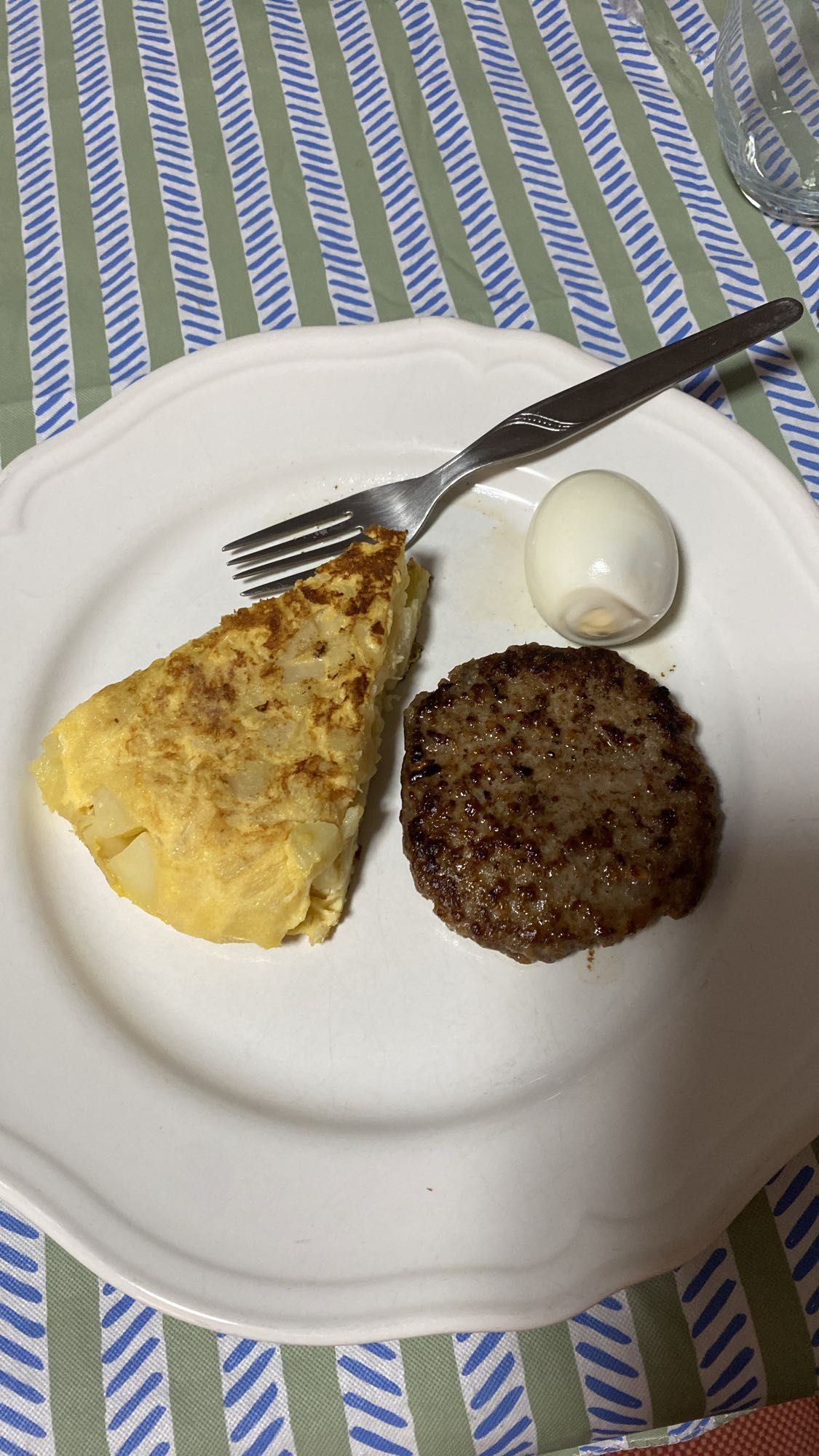 Tortilla y carne con huevo