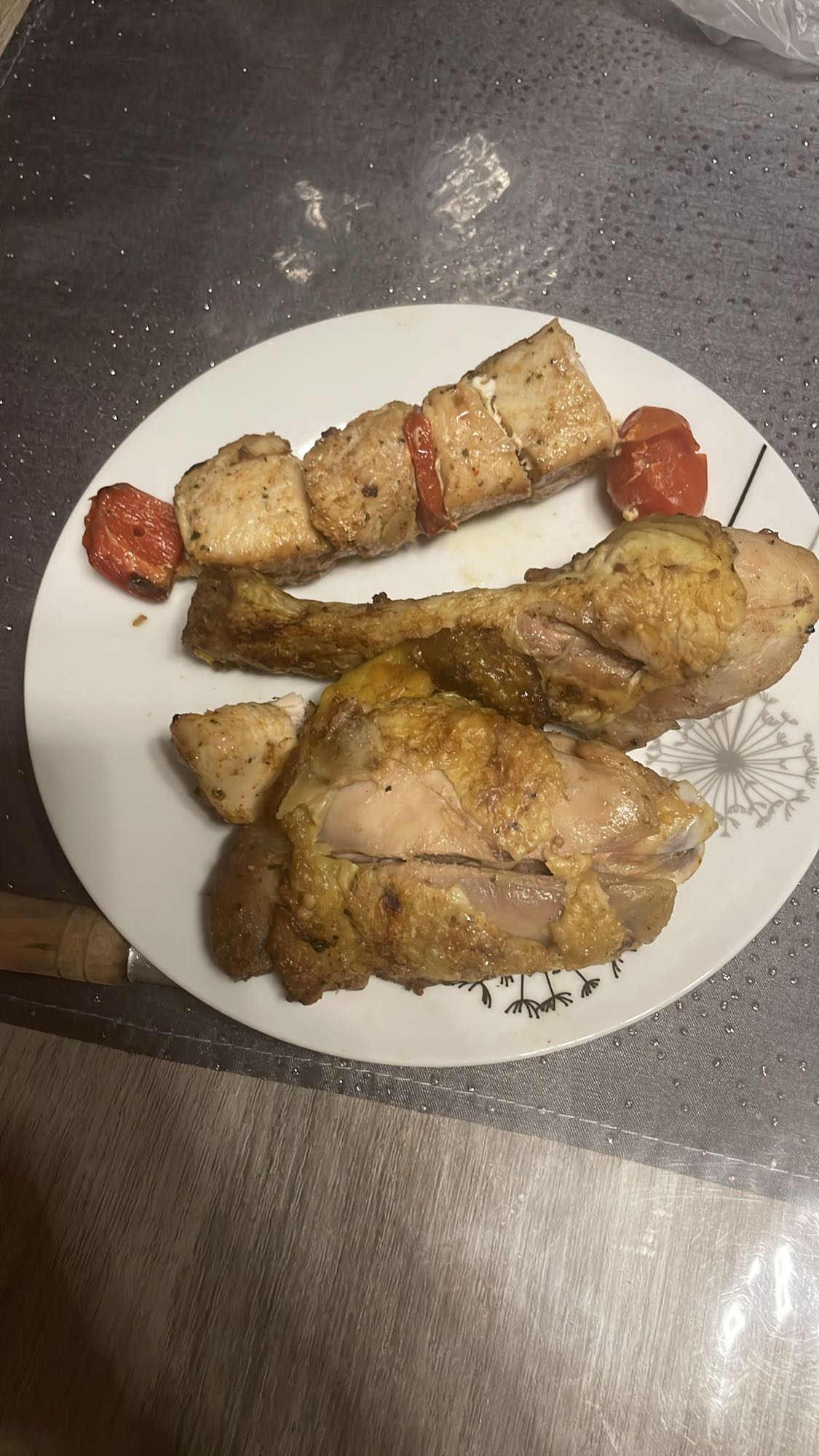 Poulet rôti et brochette