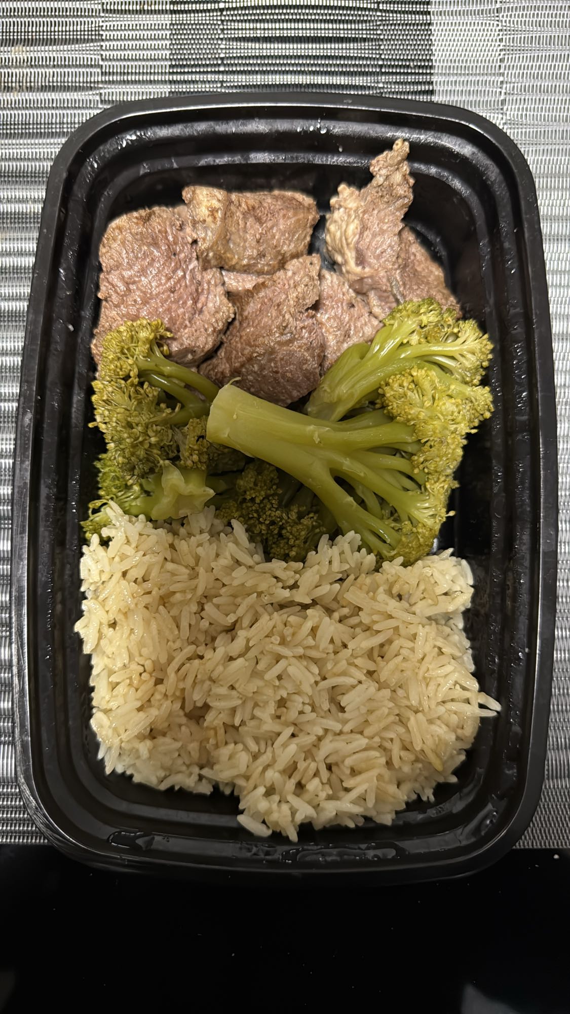 Carne con arroz y brócoli