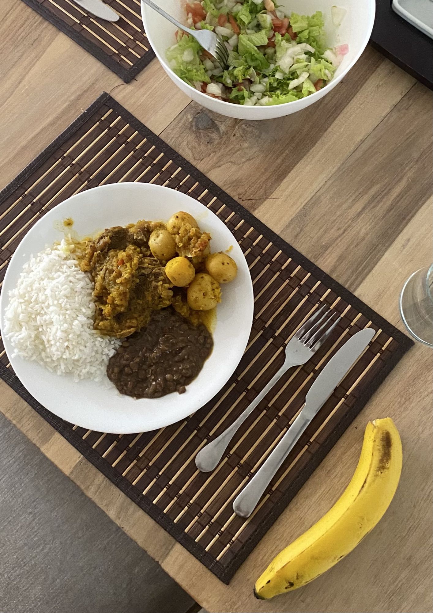 Almuerzo con arroz y carne