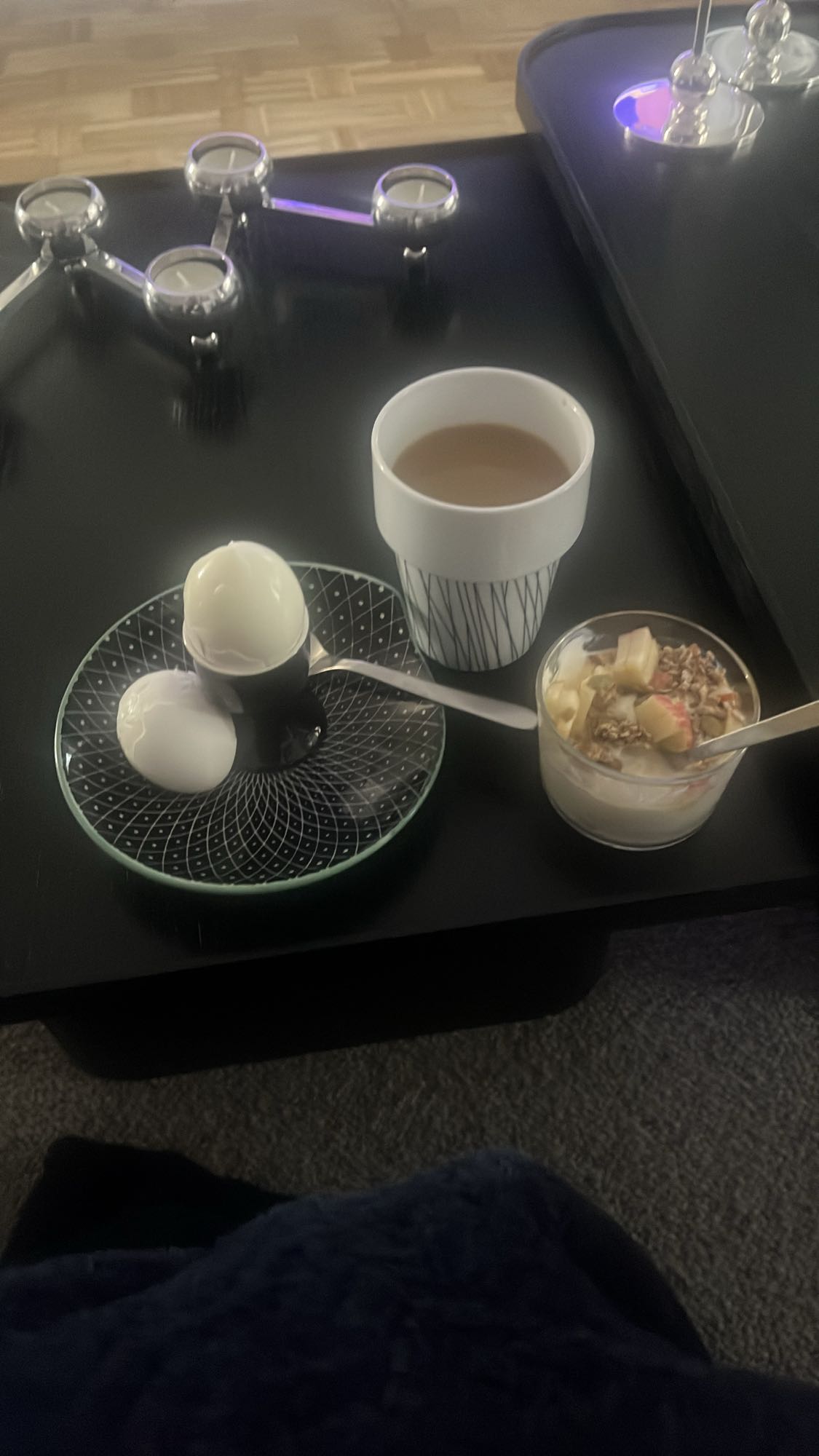Frukost med ägg & yoghurt