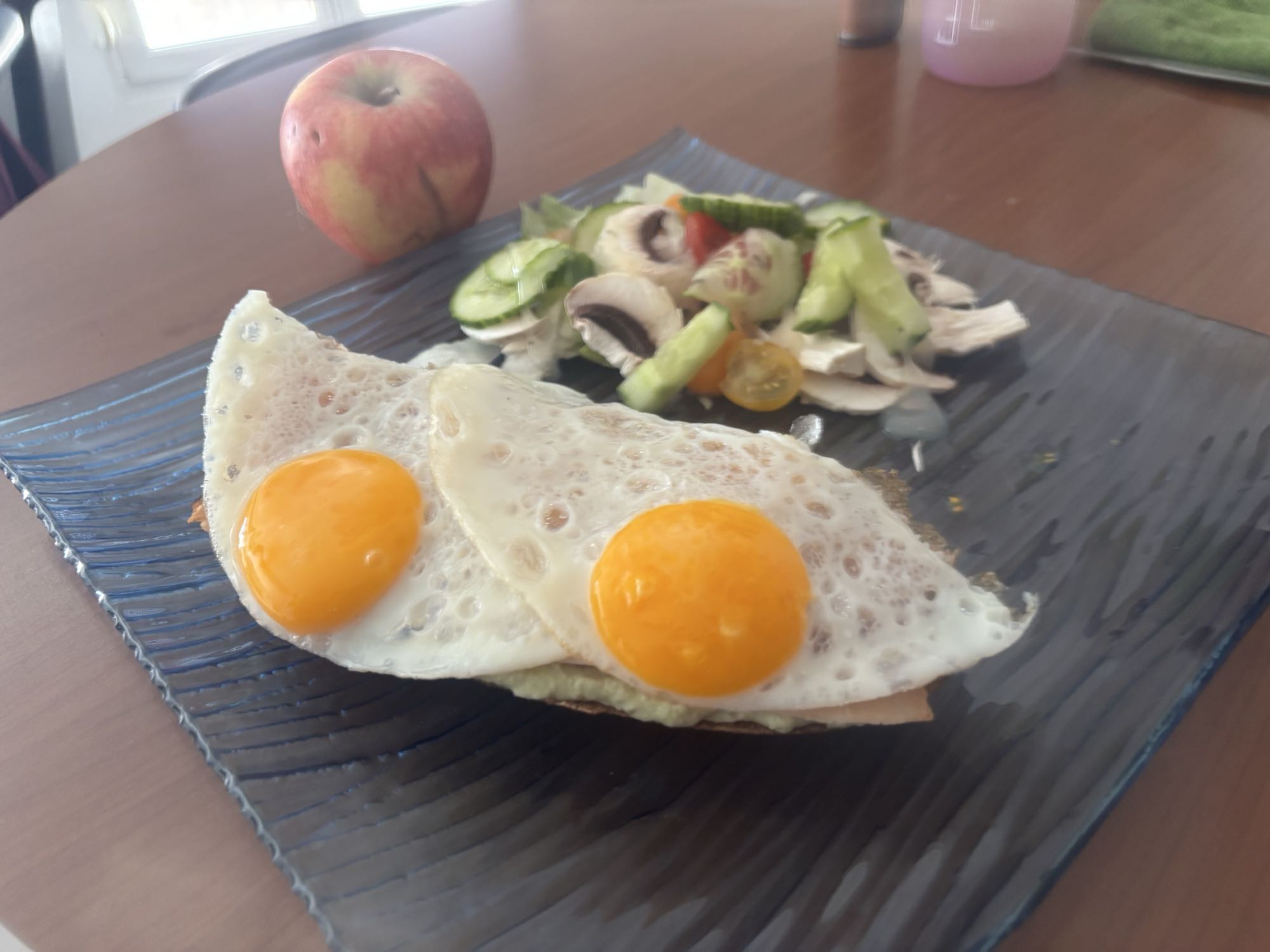 Œufs et salade fraîche