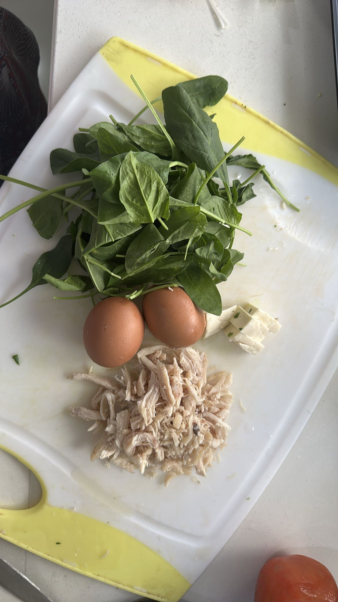 Ensalada con pollo y huevo