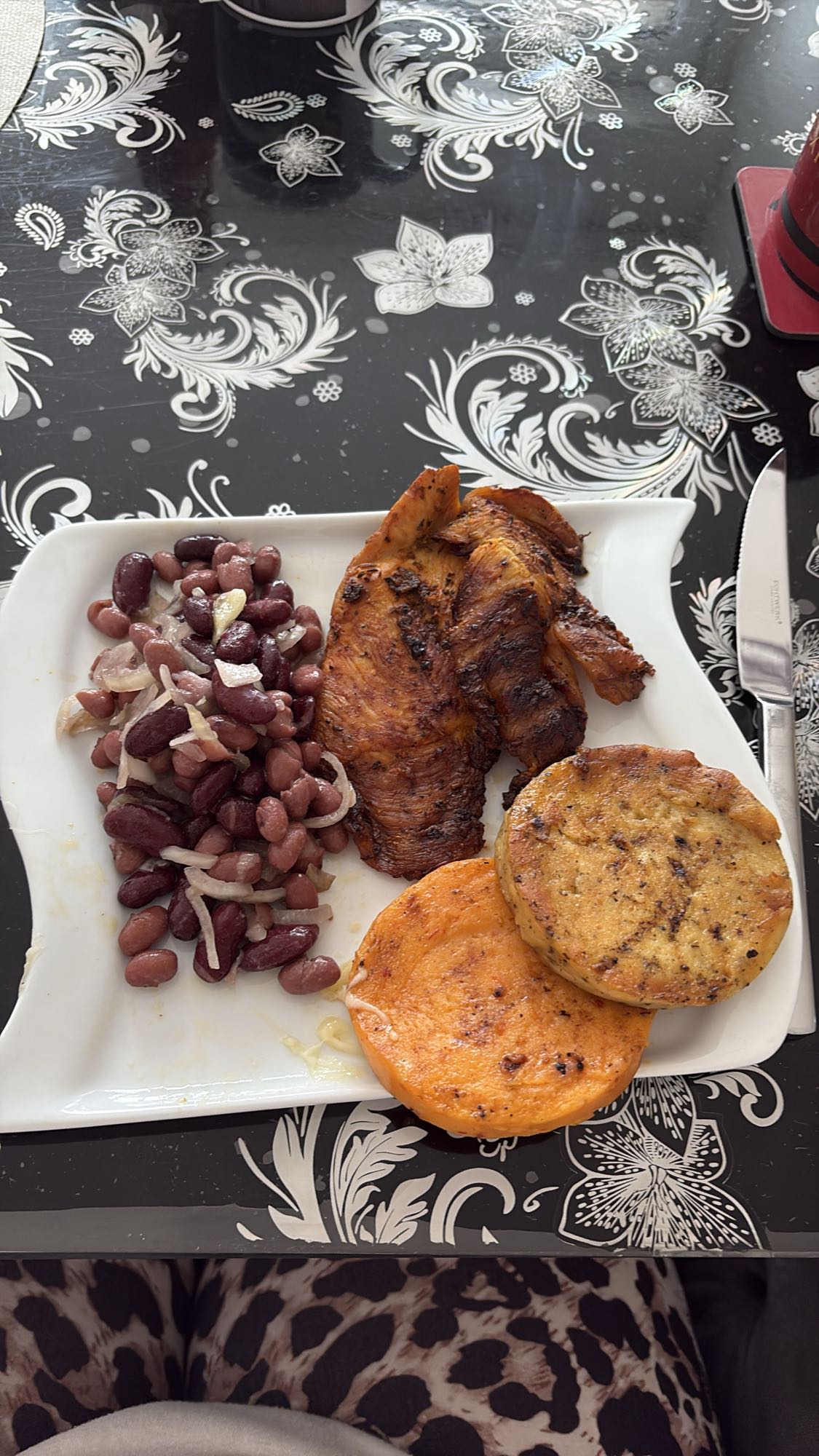 Grillezett csirke tál