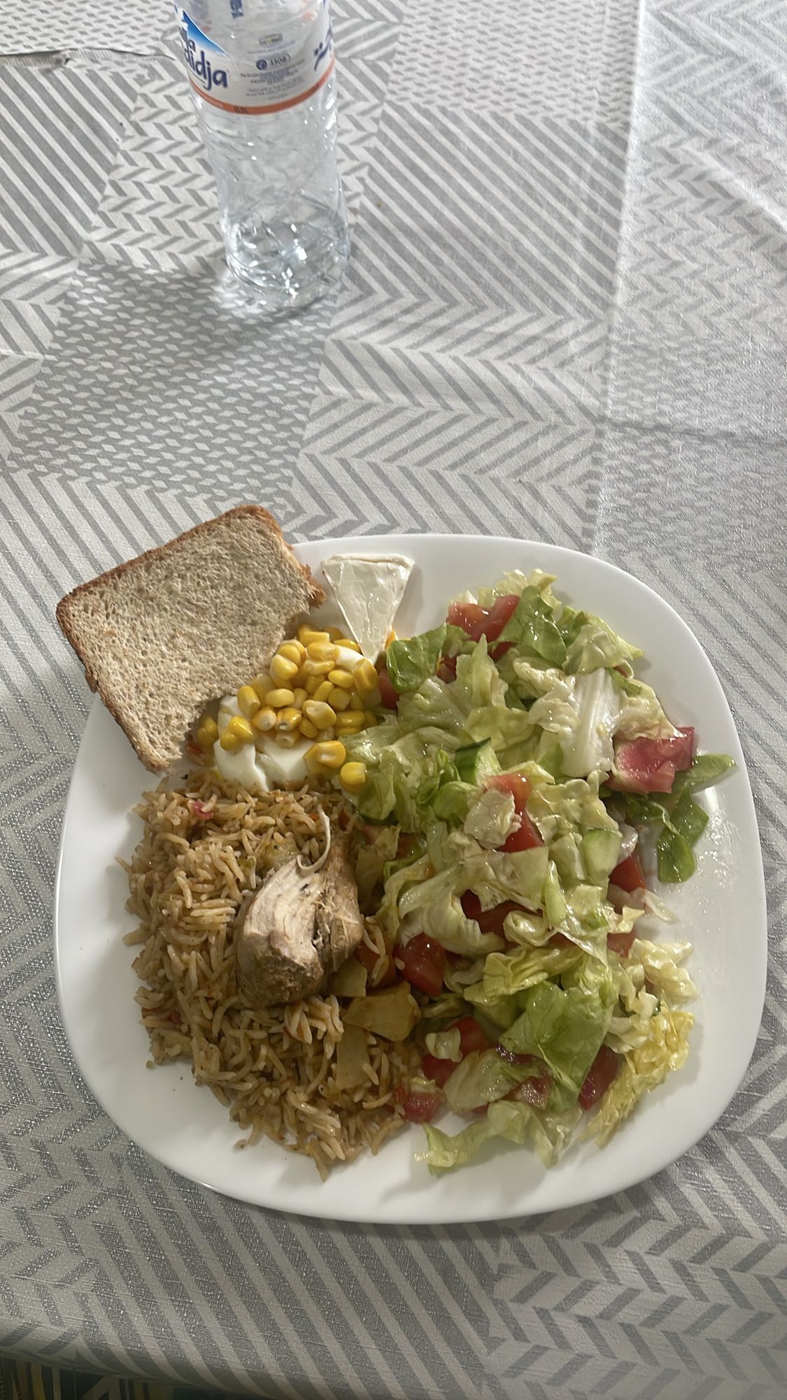 Chicken rice with salad