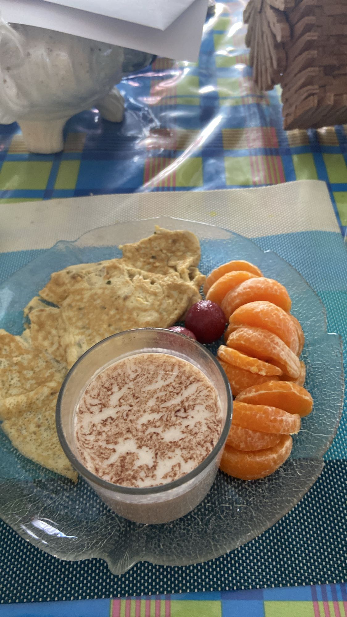 Omelette and fruit plate