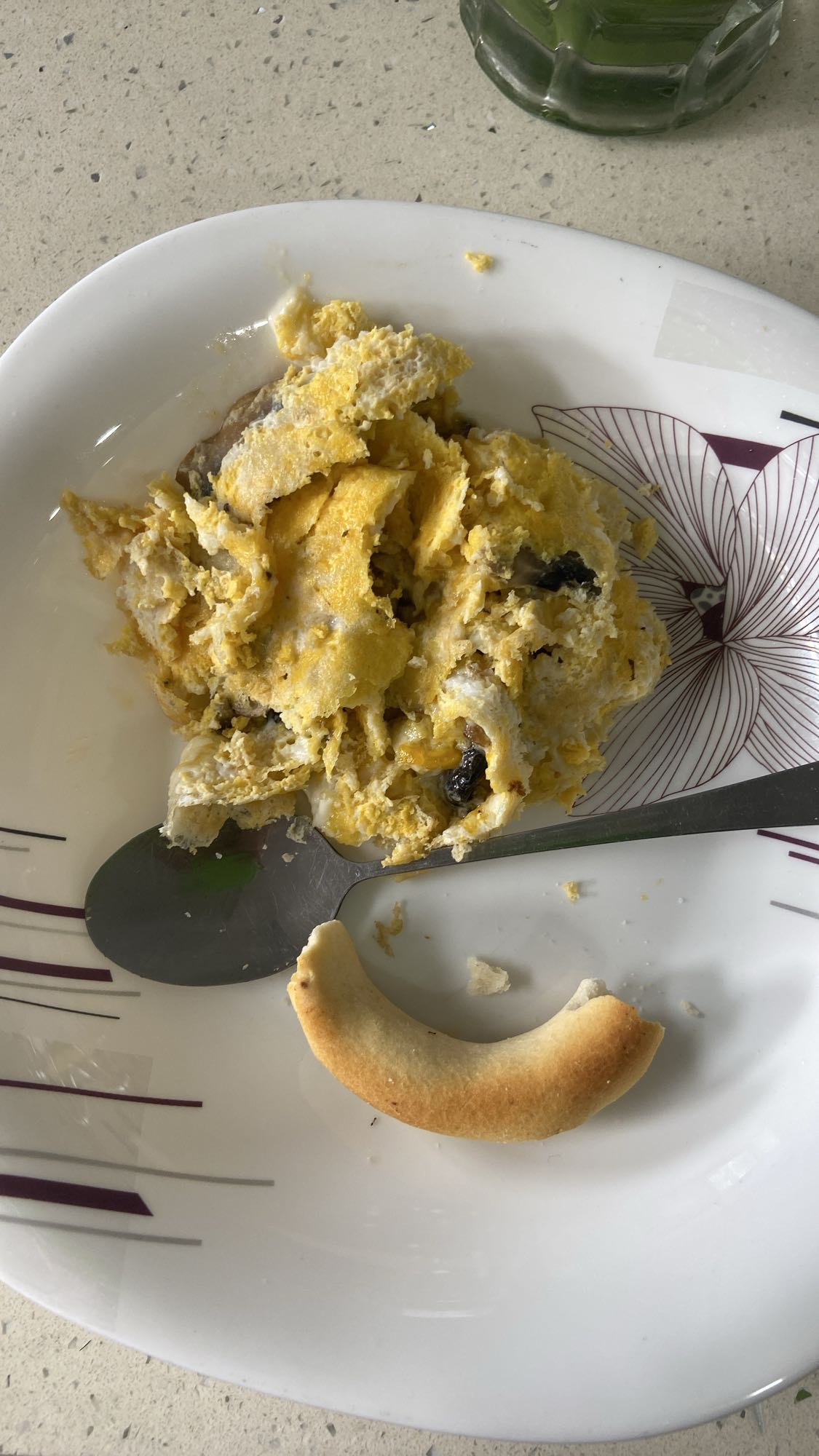 Egg scramble with bread
