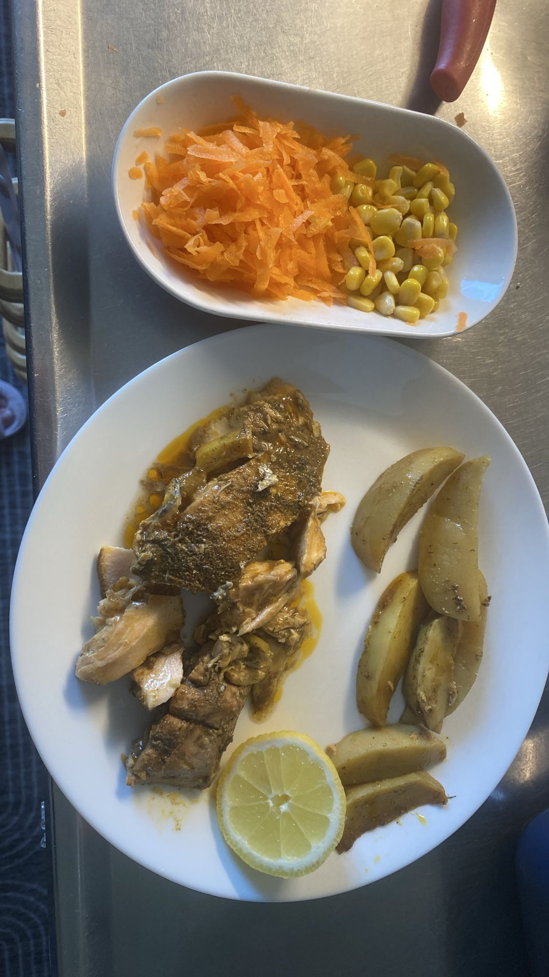 سمك مع بطاطا وخضار