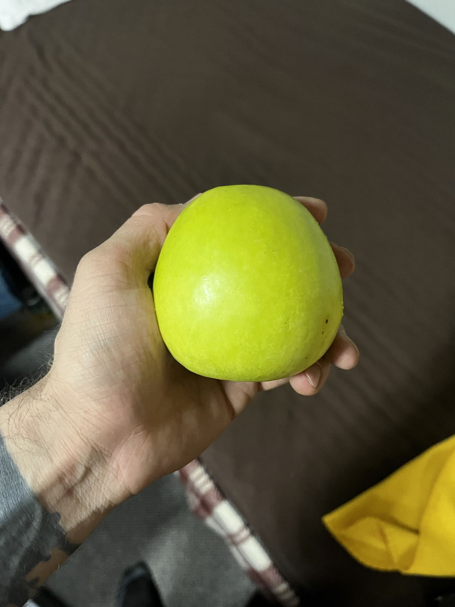 Зеленое яблоко