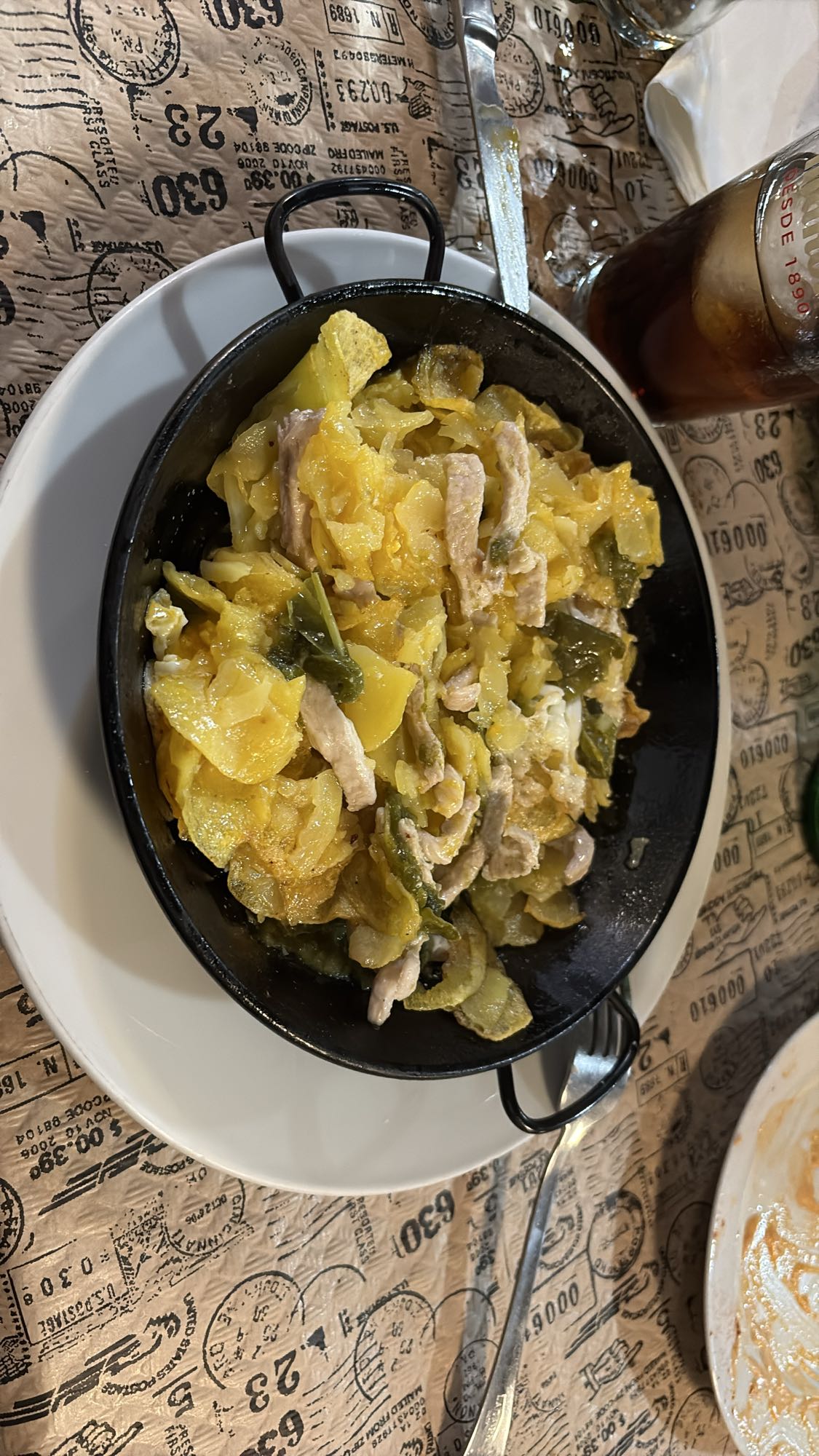 Pechuga con huevo, patatas y pimentón verde