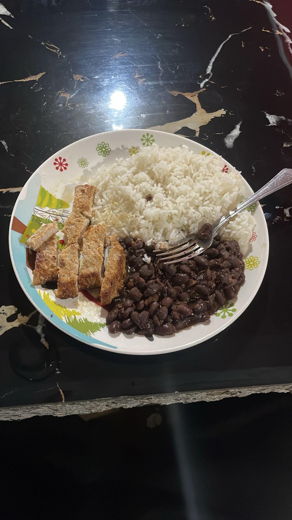 Arroz, frijoles y carne