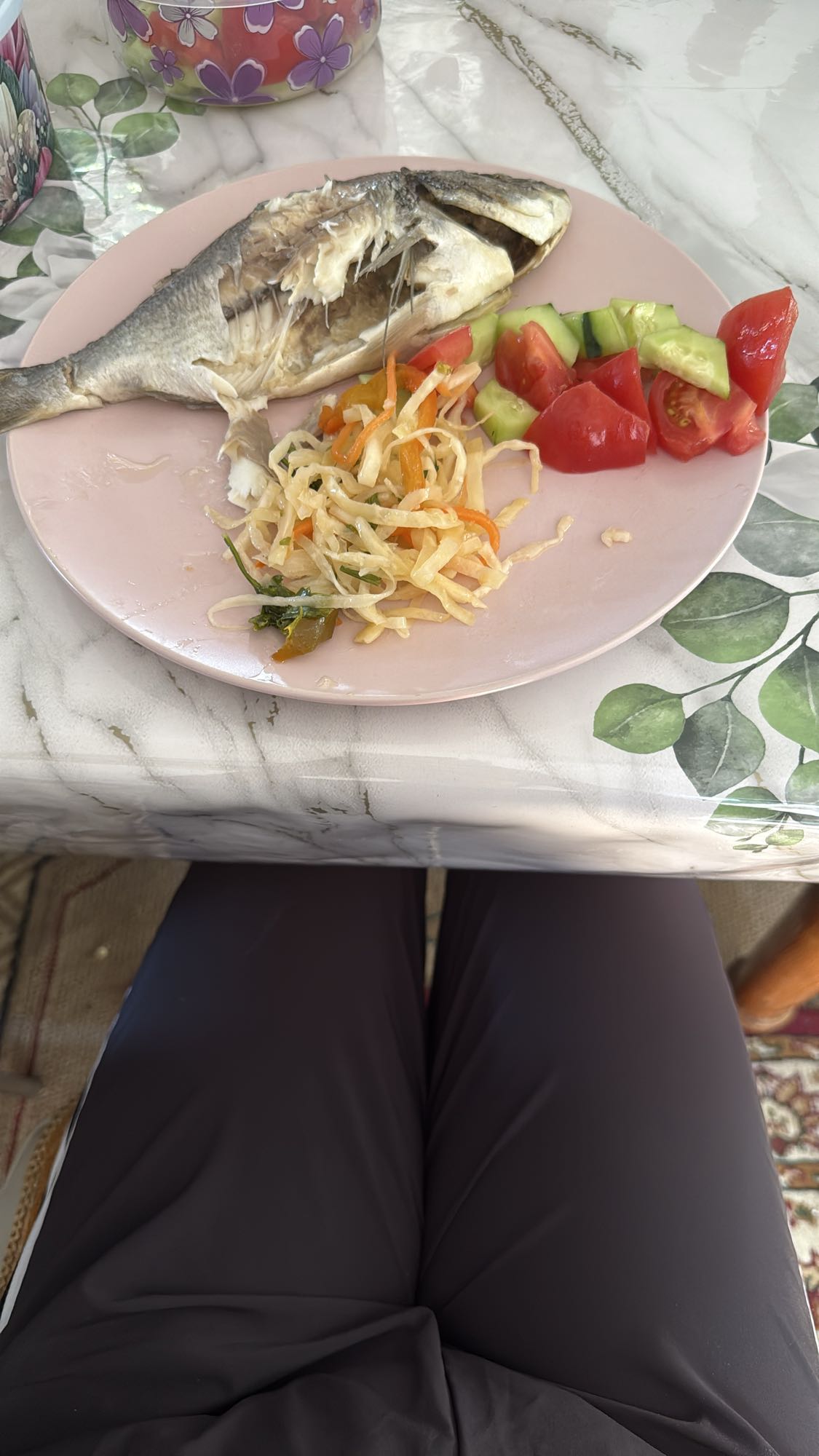 Рыба с салатом