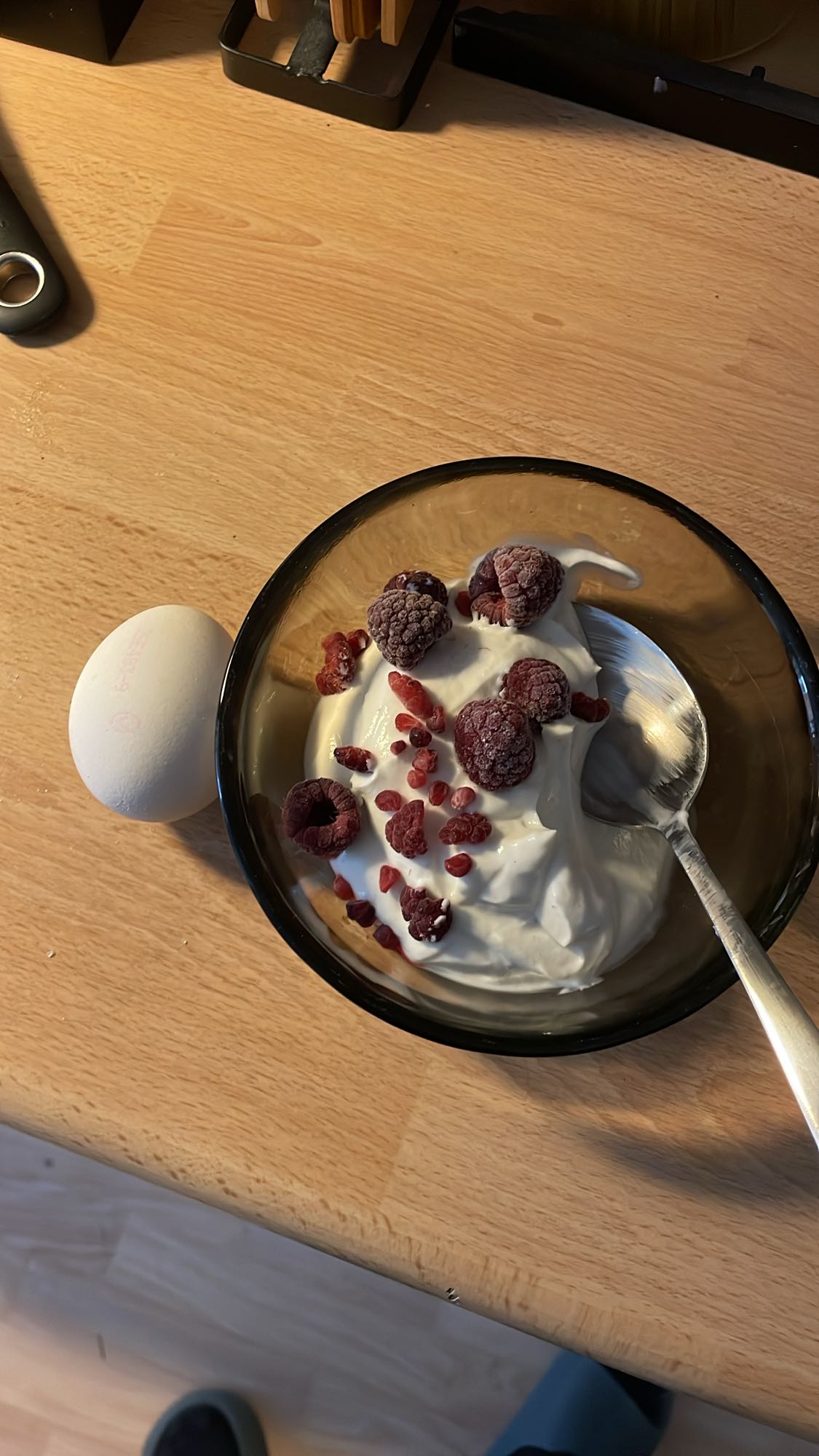 Kvarg med bär och ägg