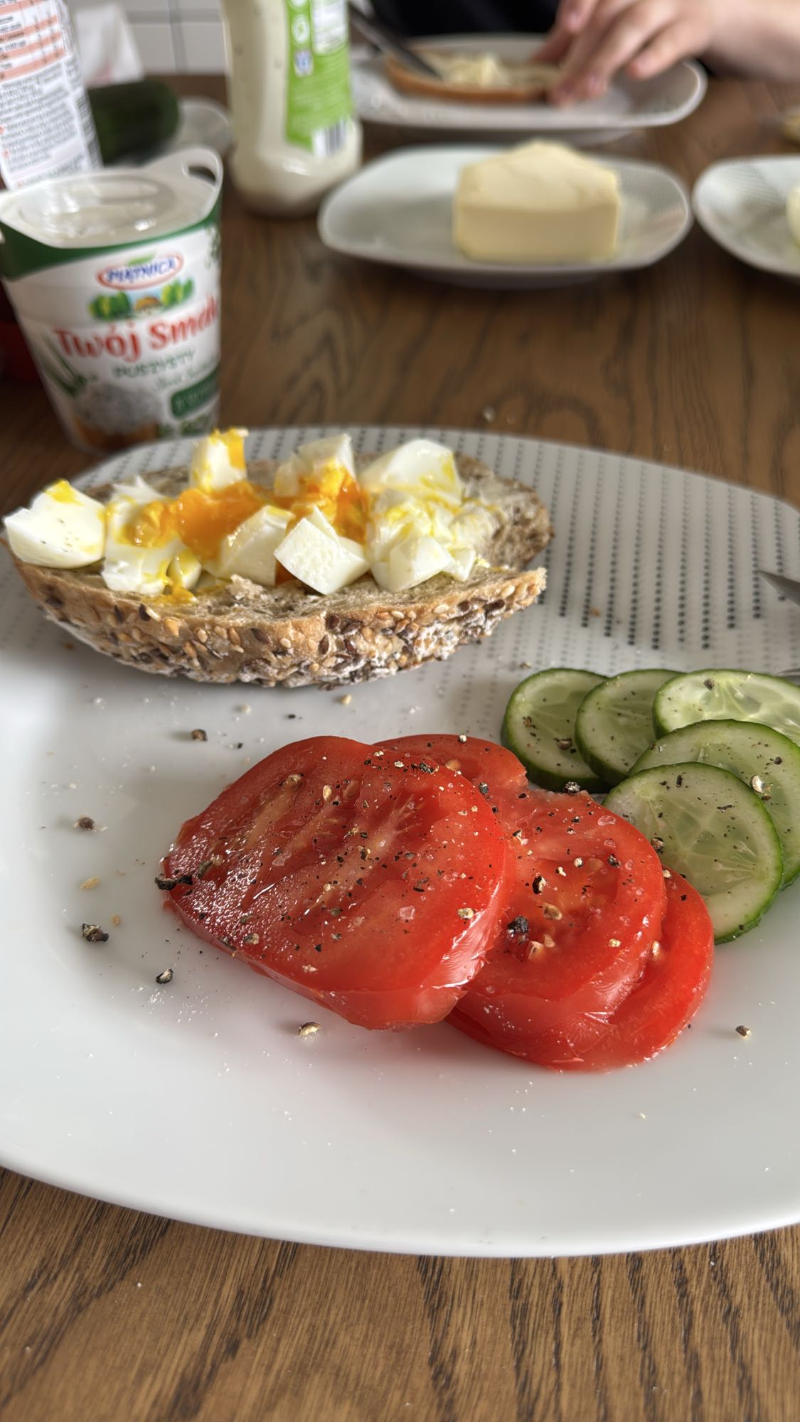 Jajko na chlebie z warzywami