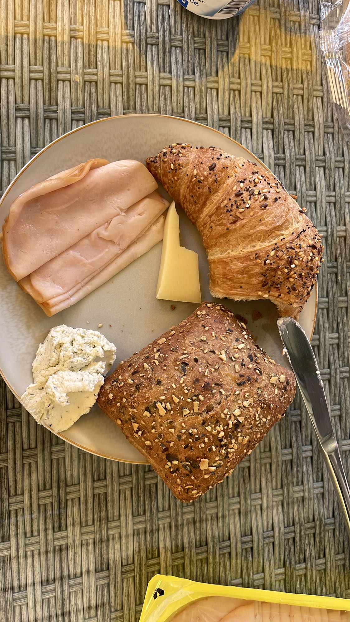 Pan y fiambres mixtos