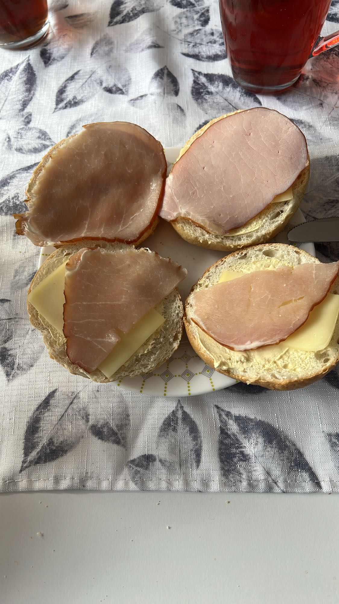 Kanapki z szynką i serem