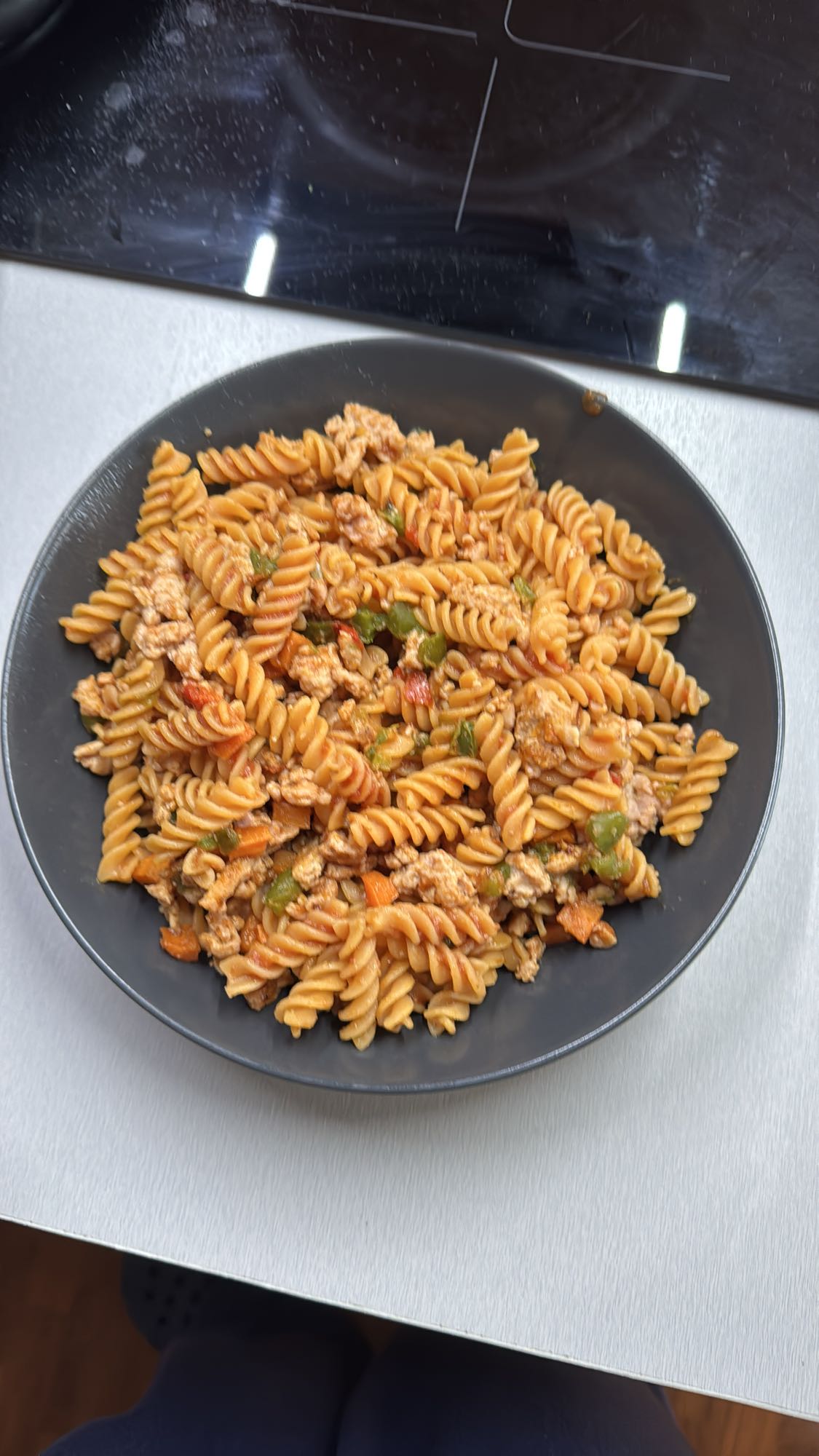 Pasta con carne de pavo y verduras