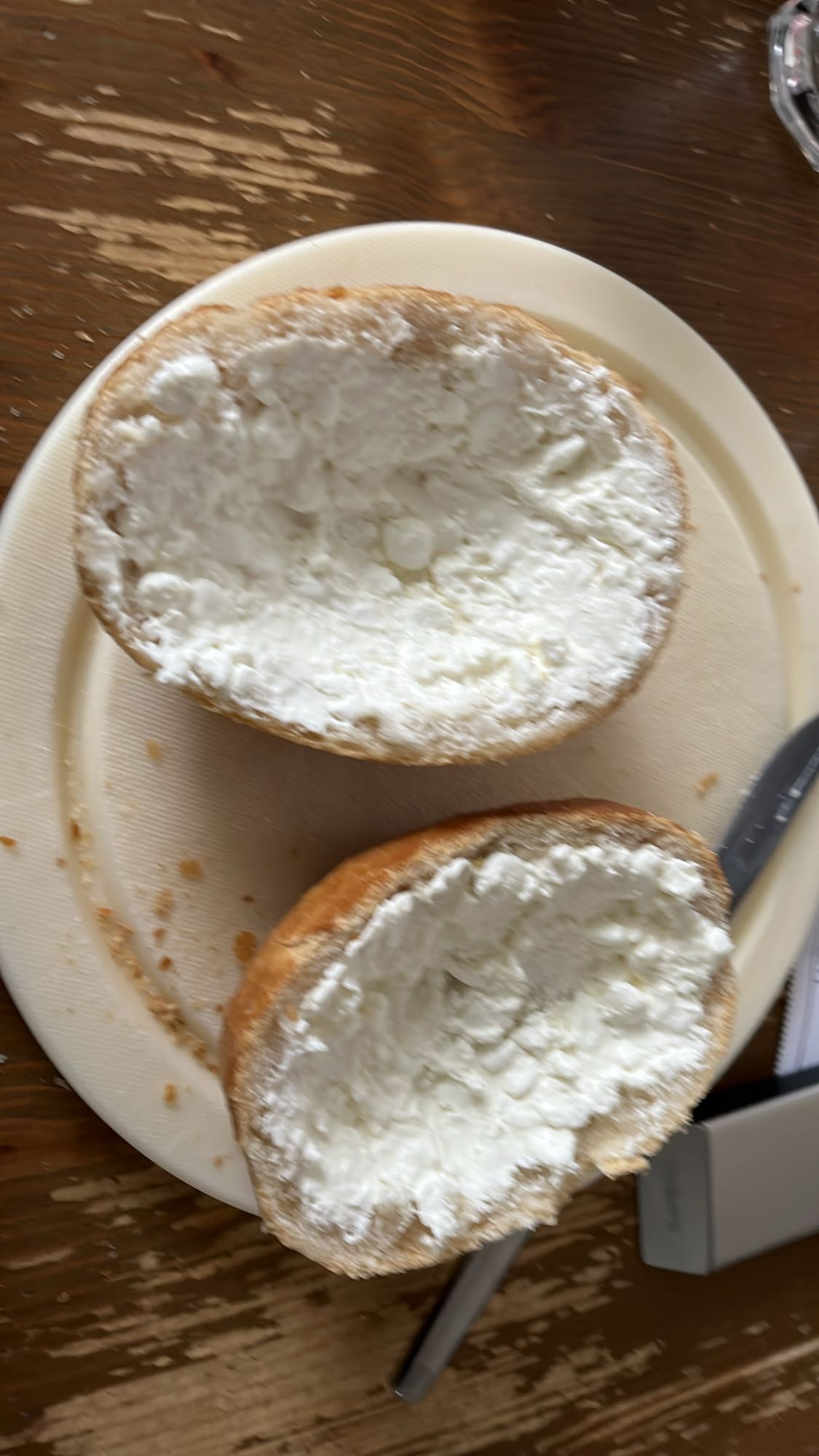 Brötchen mit Hüttenkäse