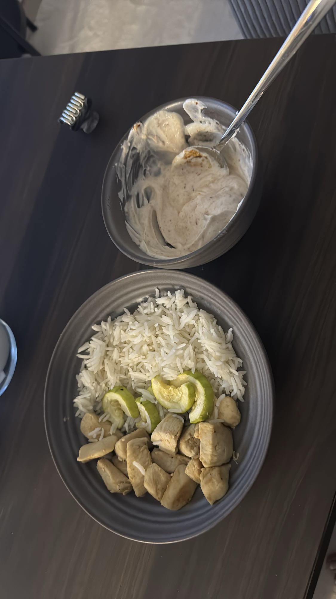 Kyckling med ris och yoghurt/chili