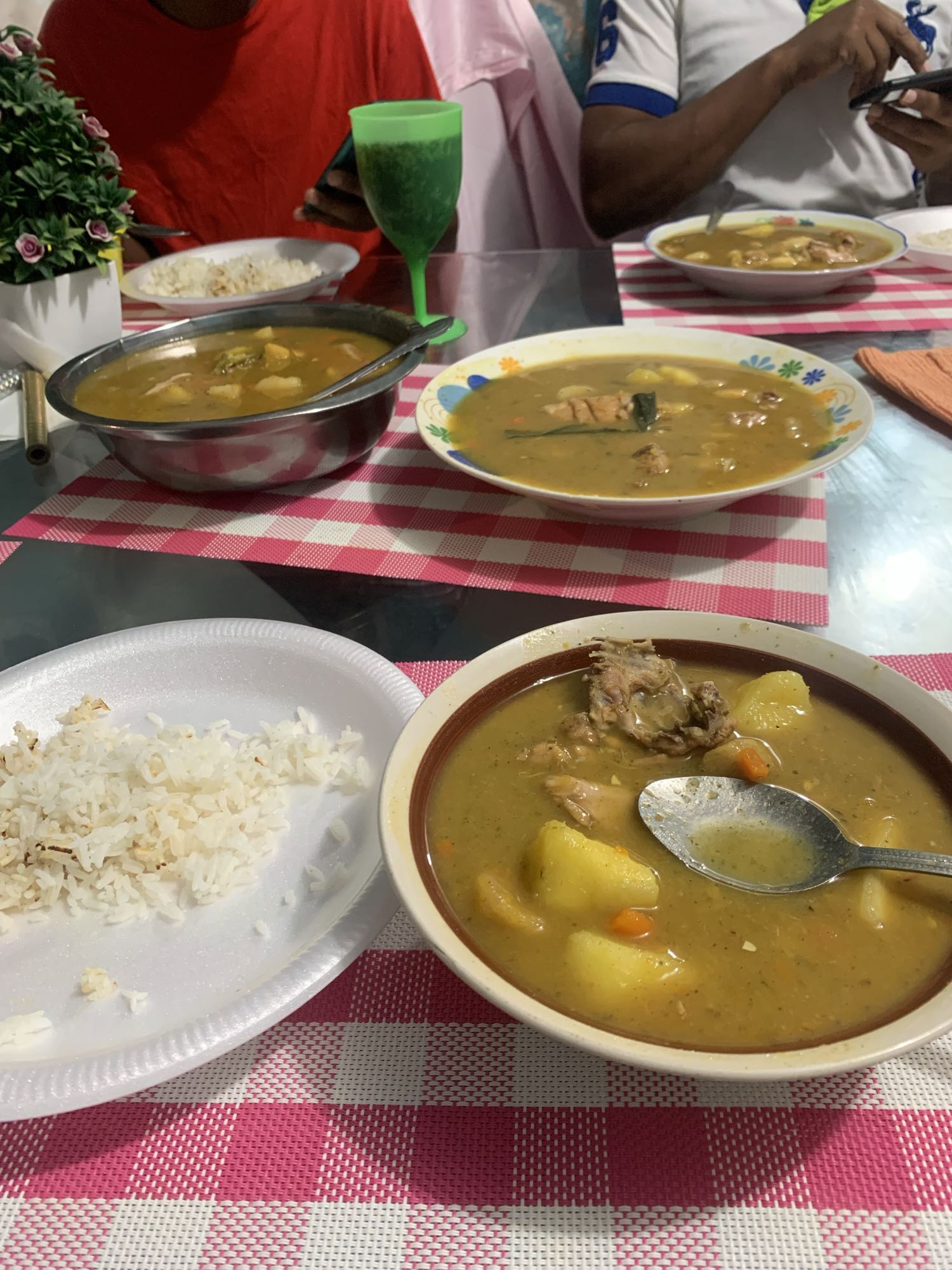 Sopa de pollo con arroz
