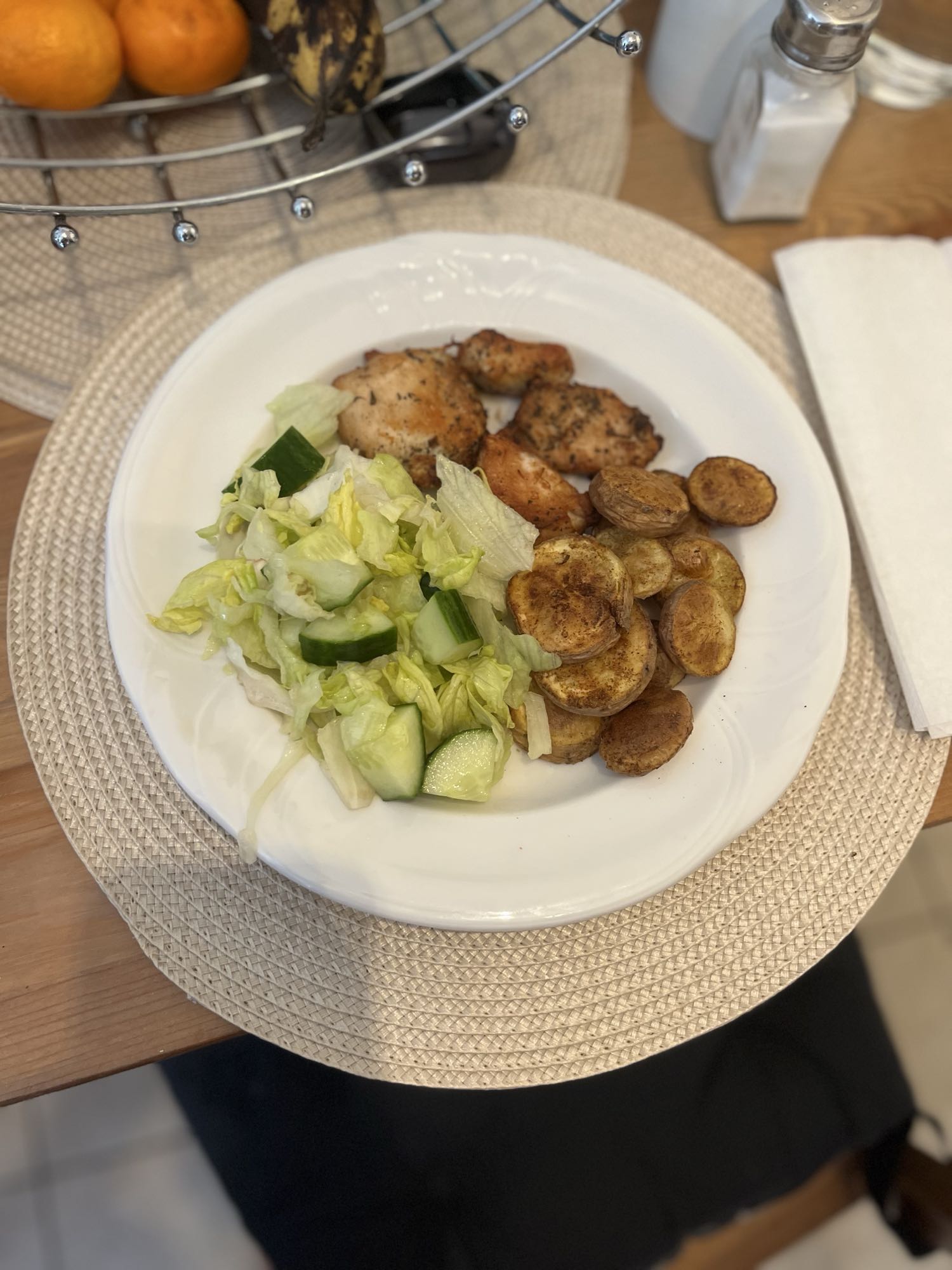 Pollo con papas y ensalada