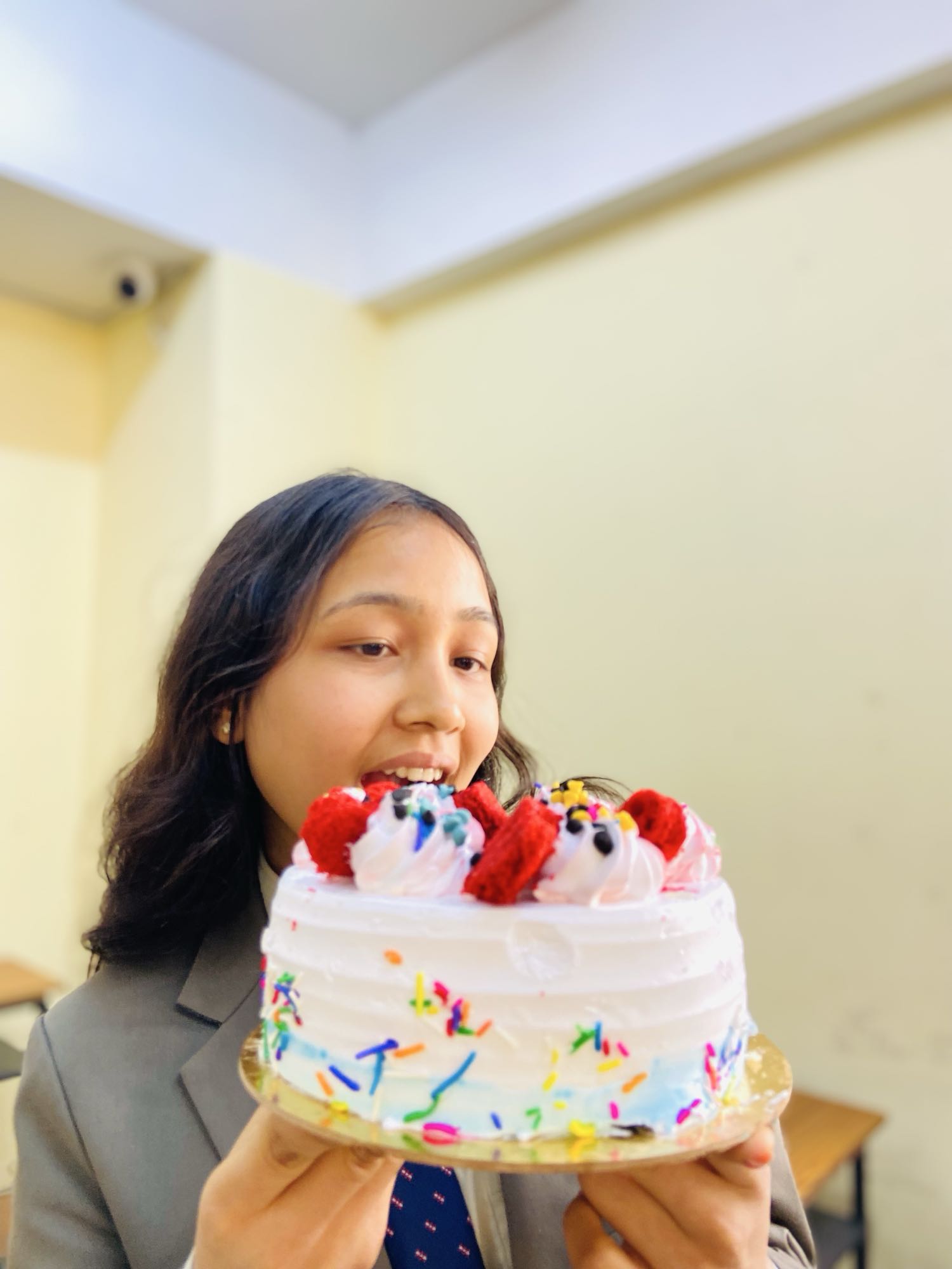 Cream Cake with Toppings