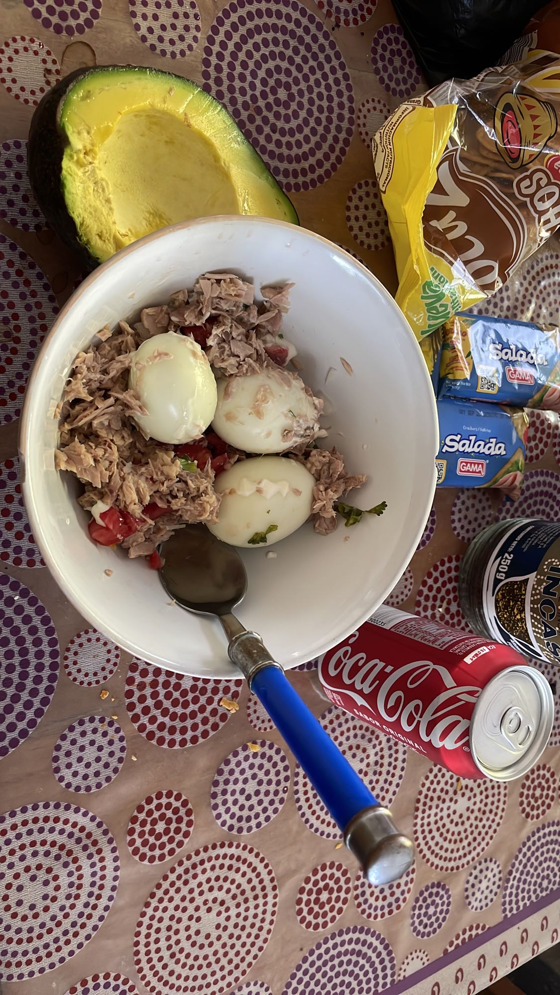 Ensalada con huevo y atún