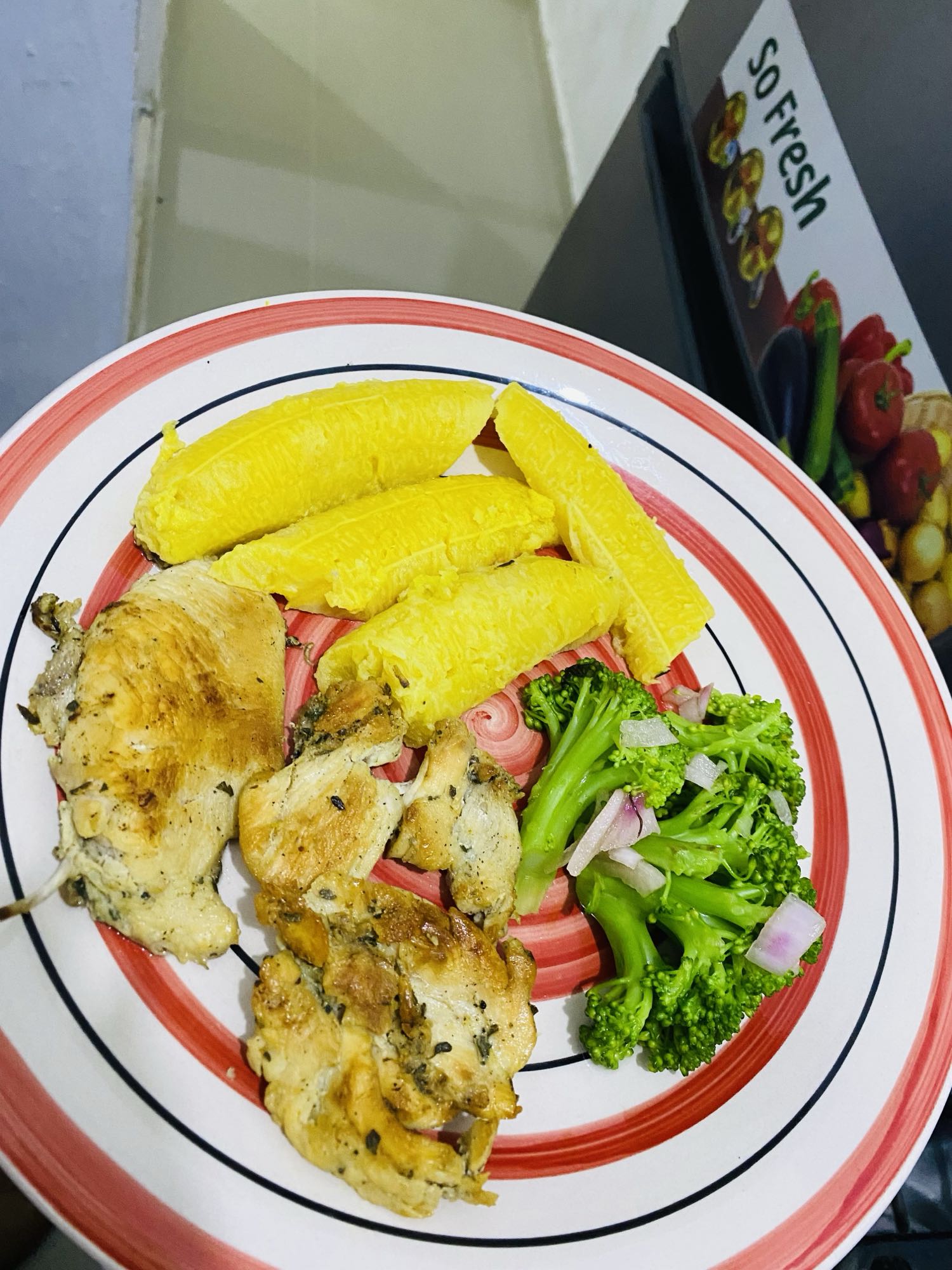 Pollo con plátano y brócoli