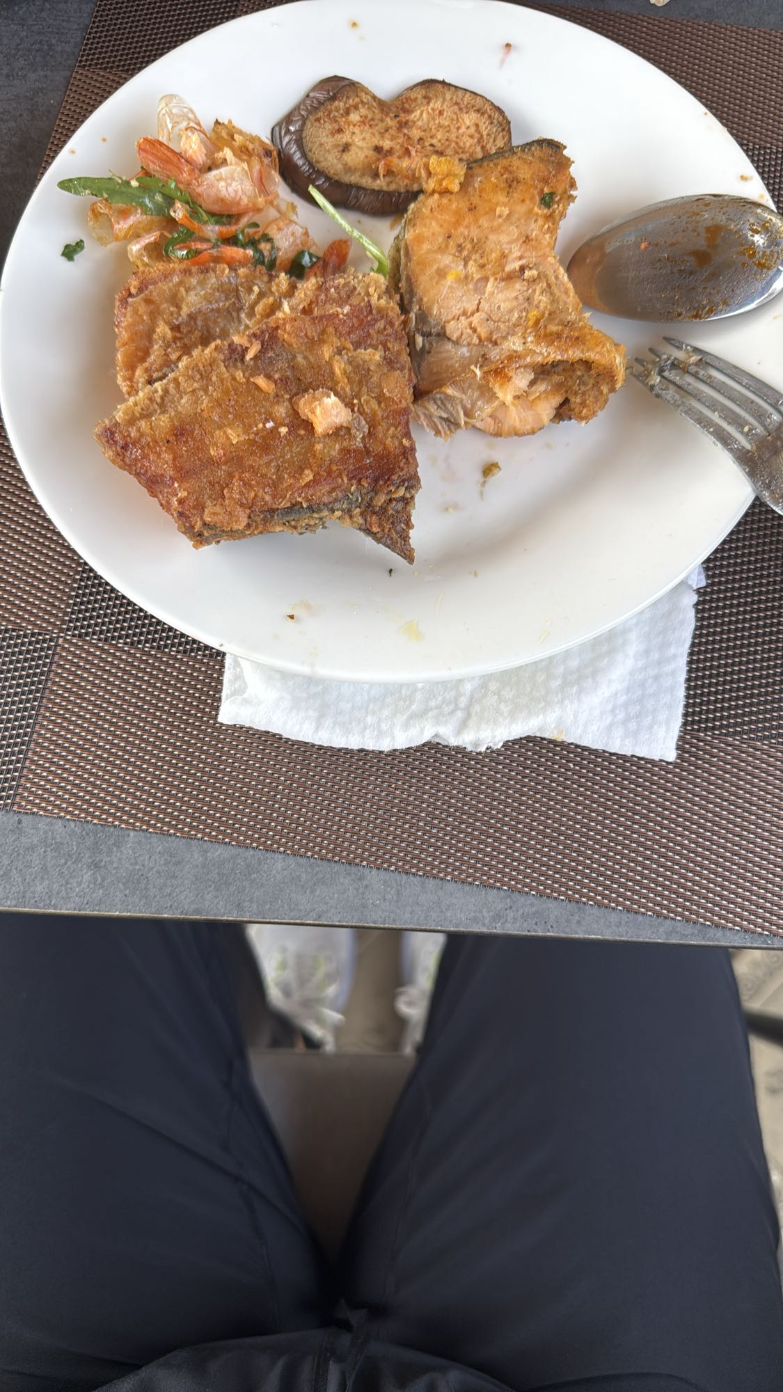 Жареная рыба с овощами