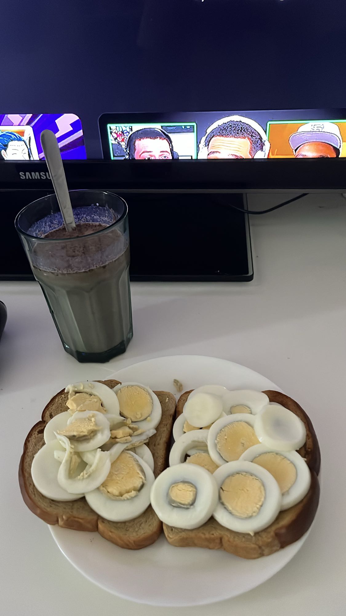 Äggmackor med chokladdryck