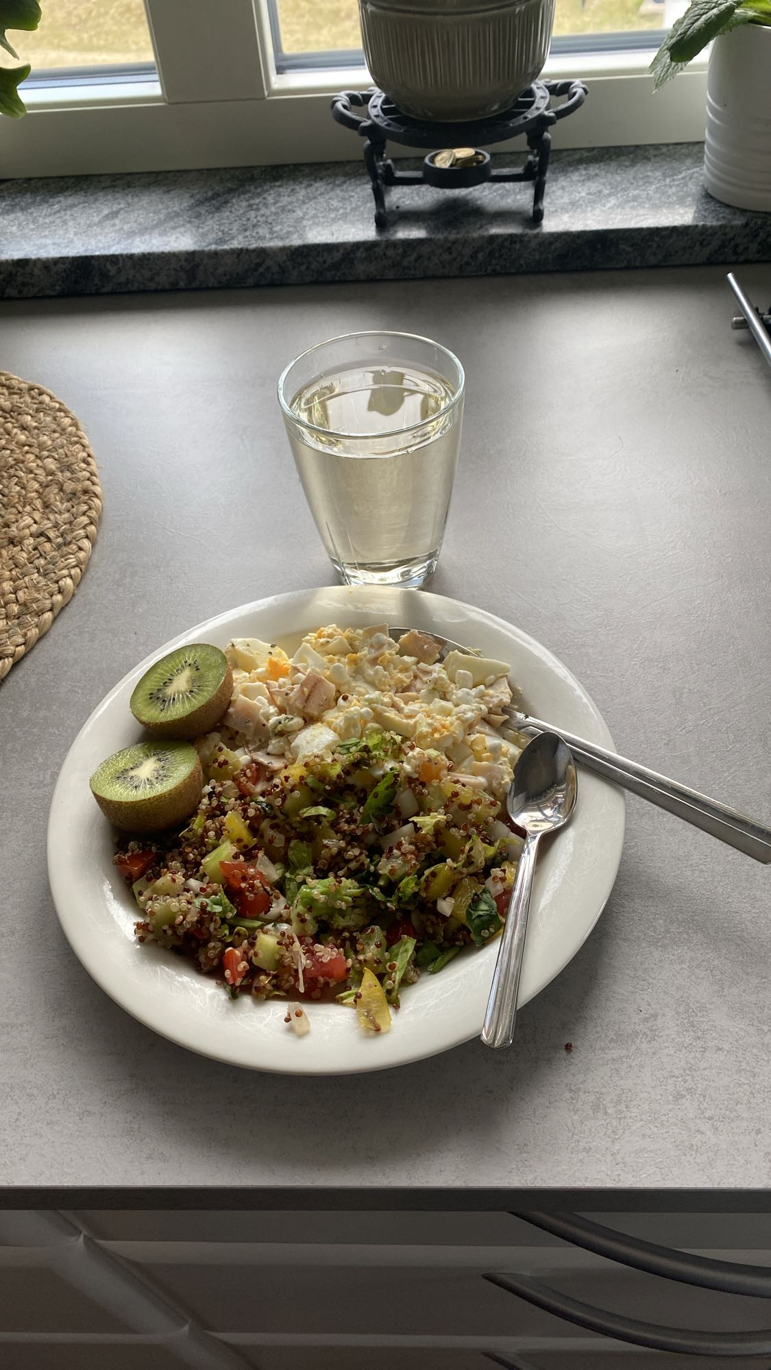 Quinoasallad med ägg