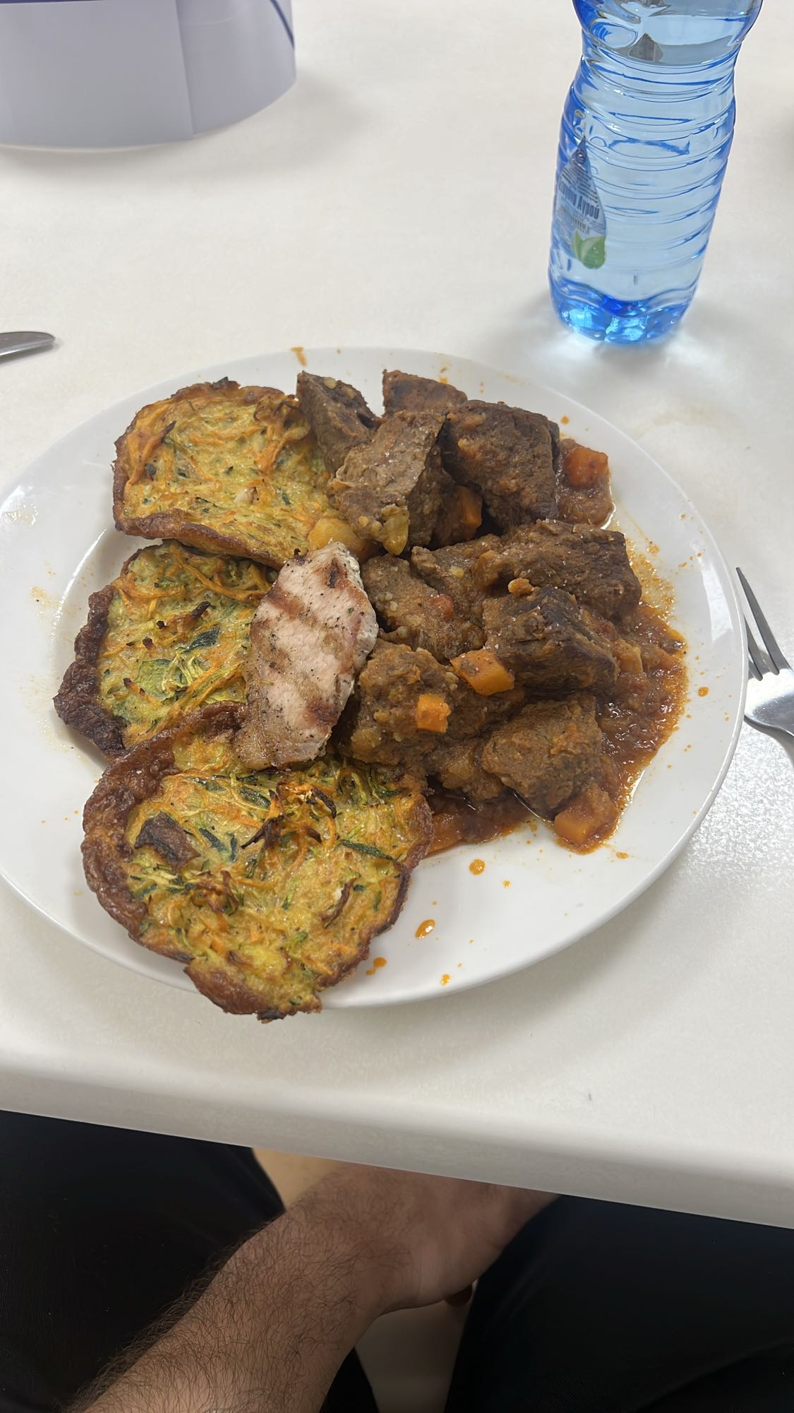 Μοσχάρι με κολοκυθοκεφτέδες