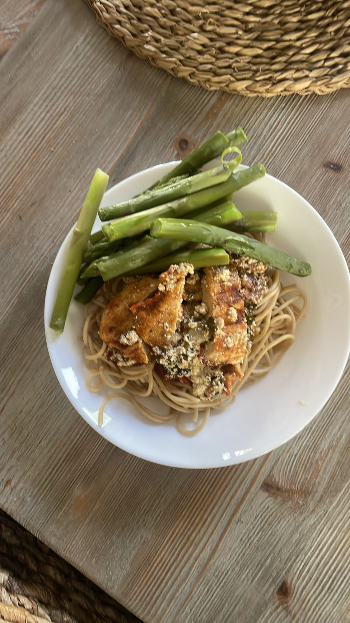 Makaron z kurczakiem i szparagami