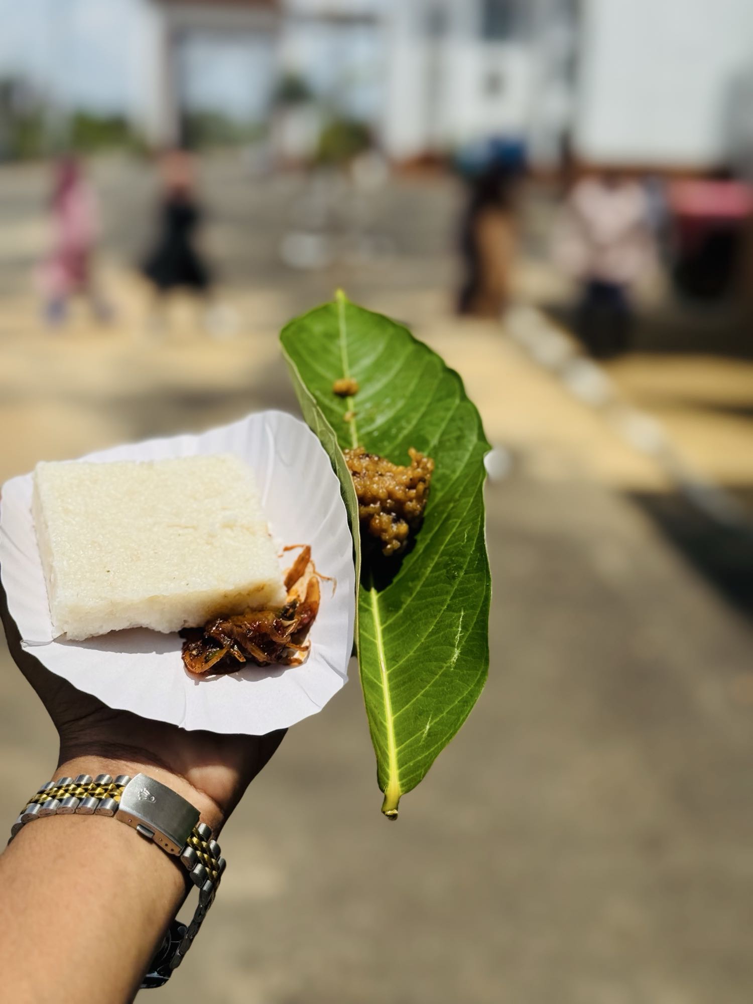 Rice cake with condiments