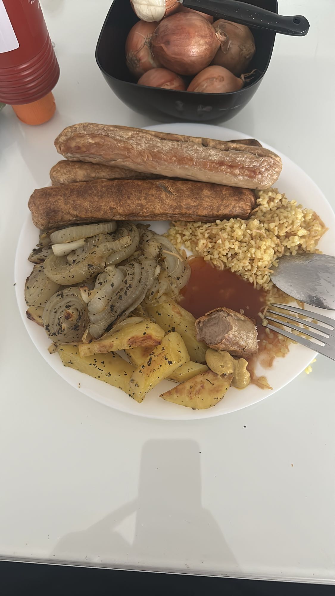 Sosisli bulgurlu tabak