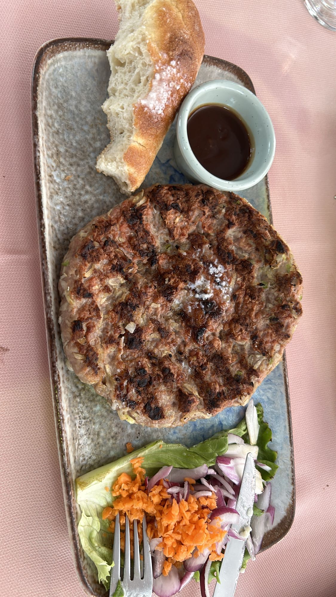 Grilled patty with bread