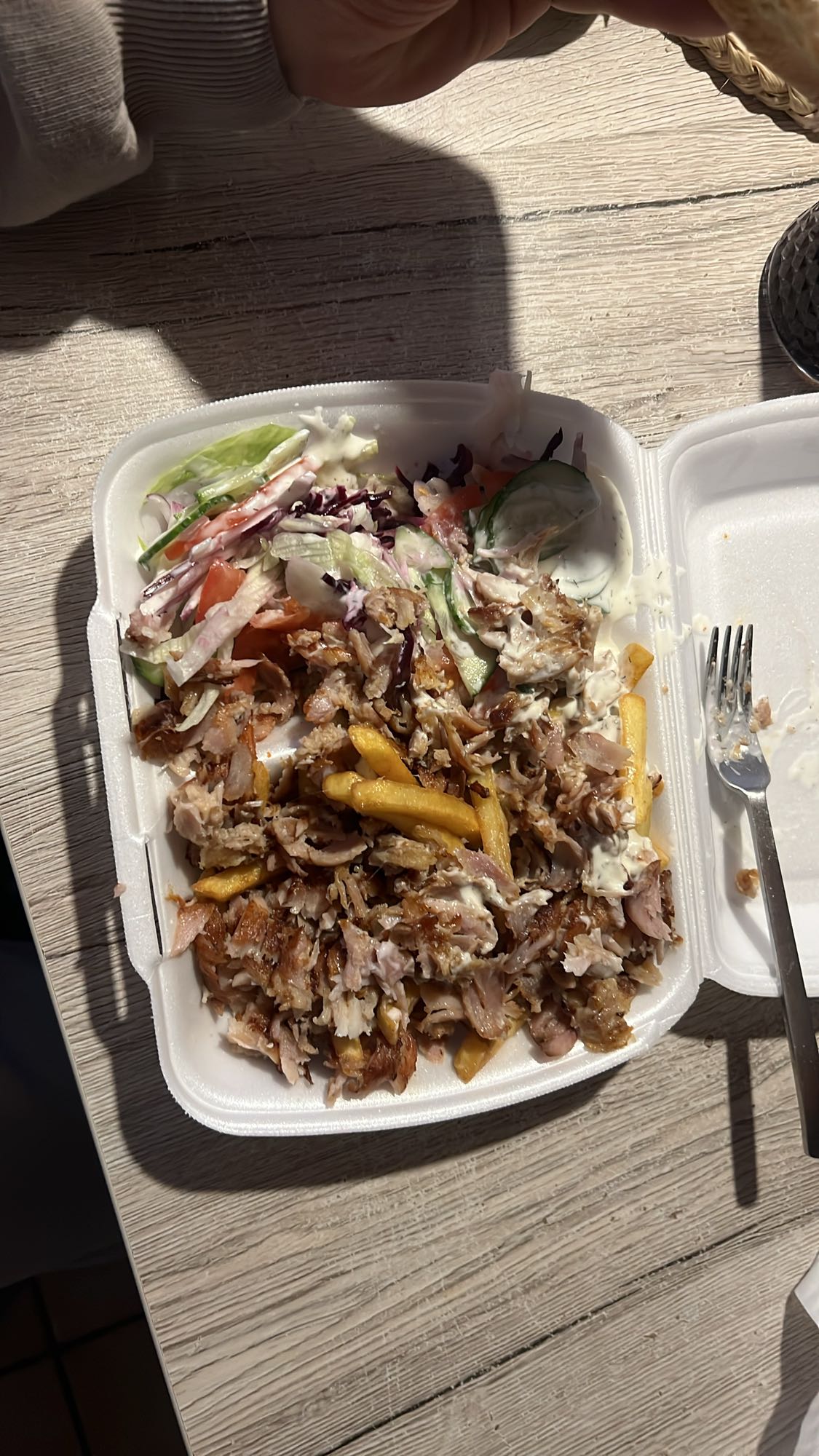 Kebab mit Pommes & Salat