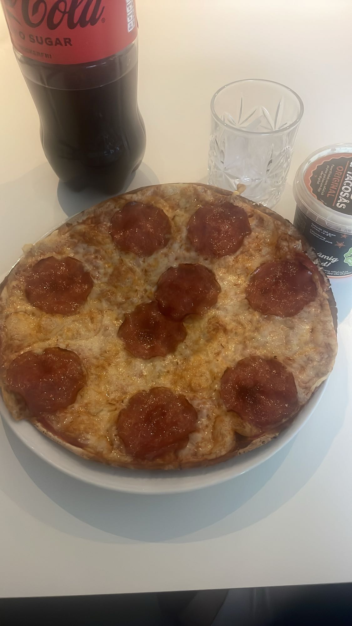 Pepperonipizza med cola