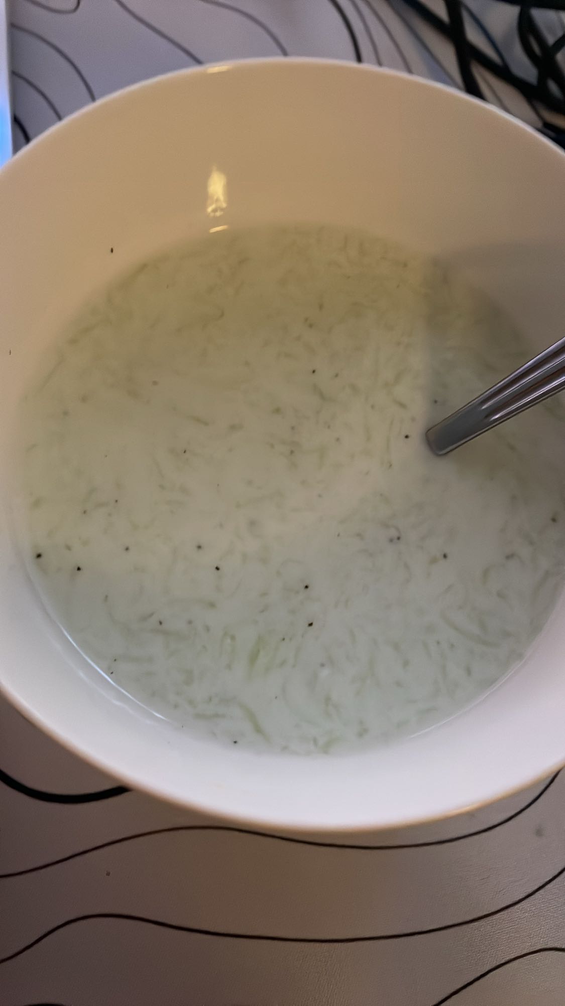 Okurkový jogurtový dip