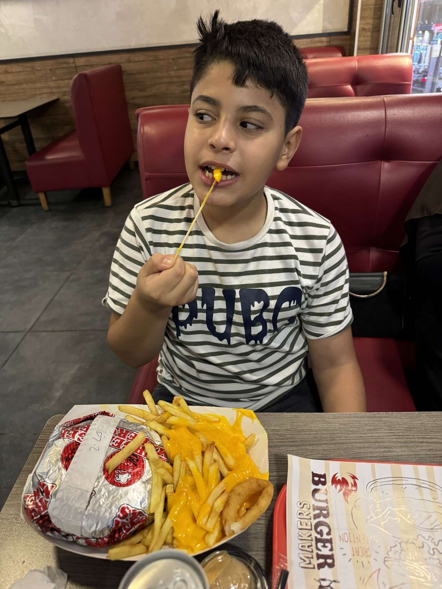 وجبة برجر مع بطاطس