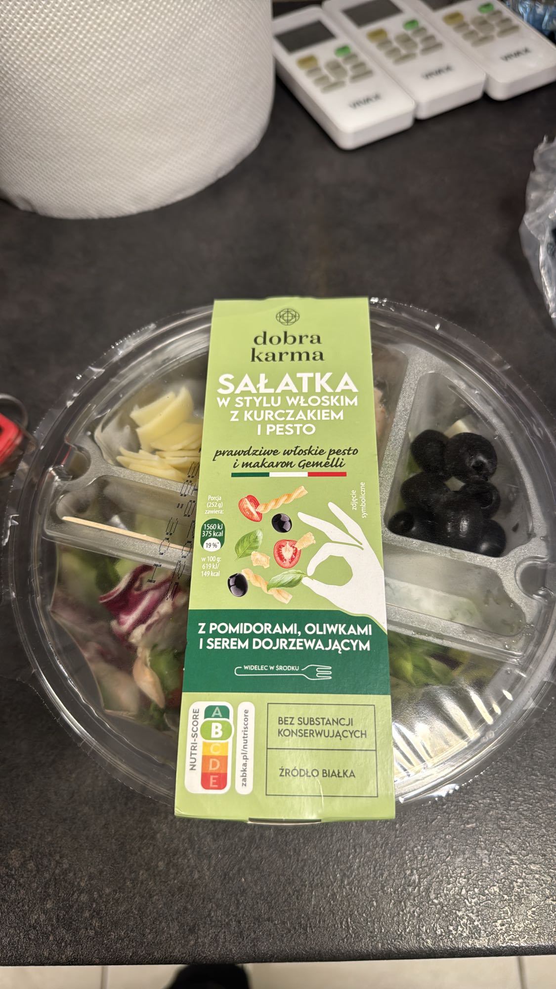 Sałatka z kurczakiem i pesto