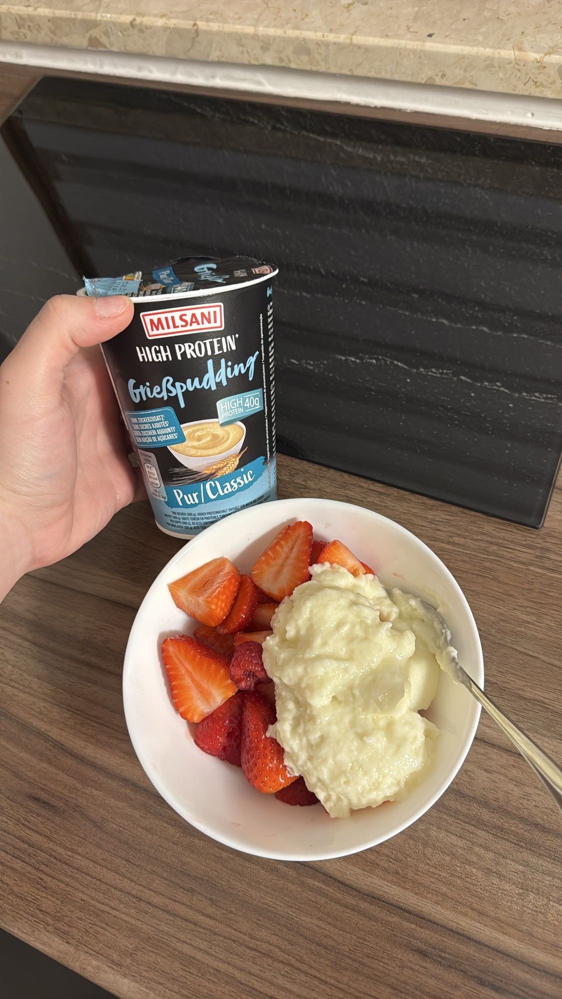 Grießpudding mit Erdbeeren