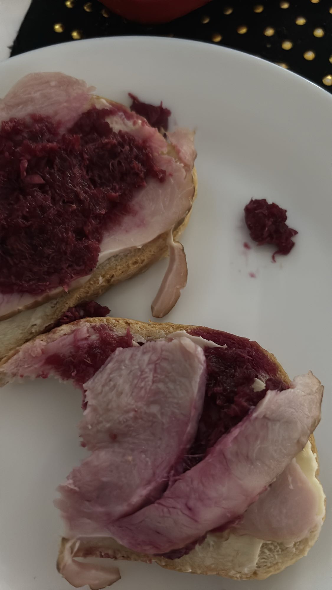 Kanapki z szynką i burakiem