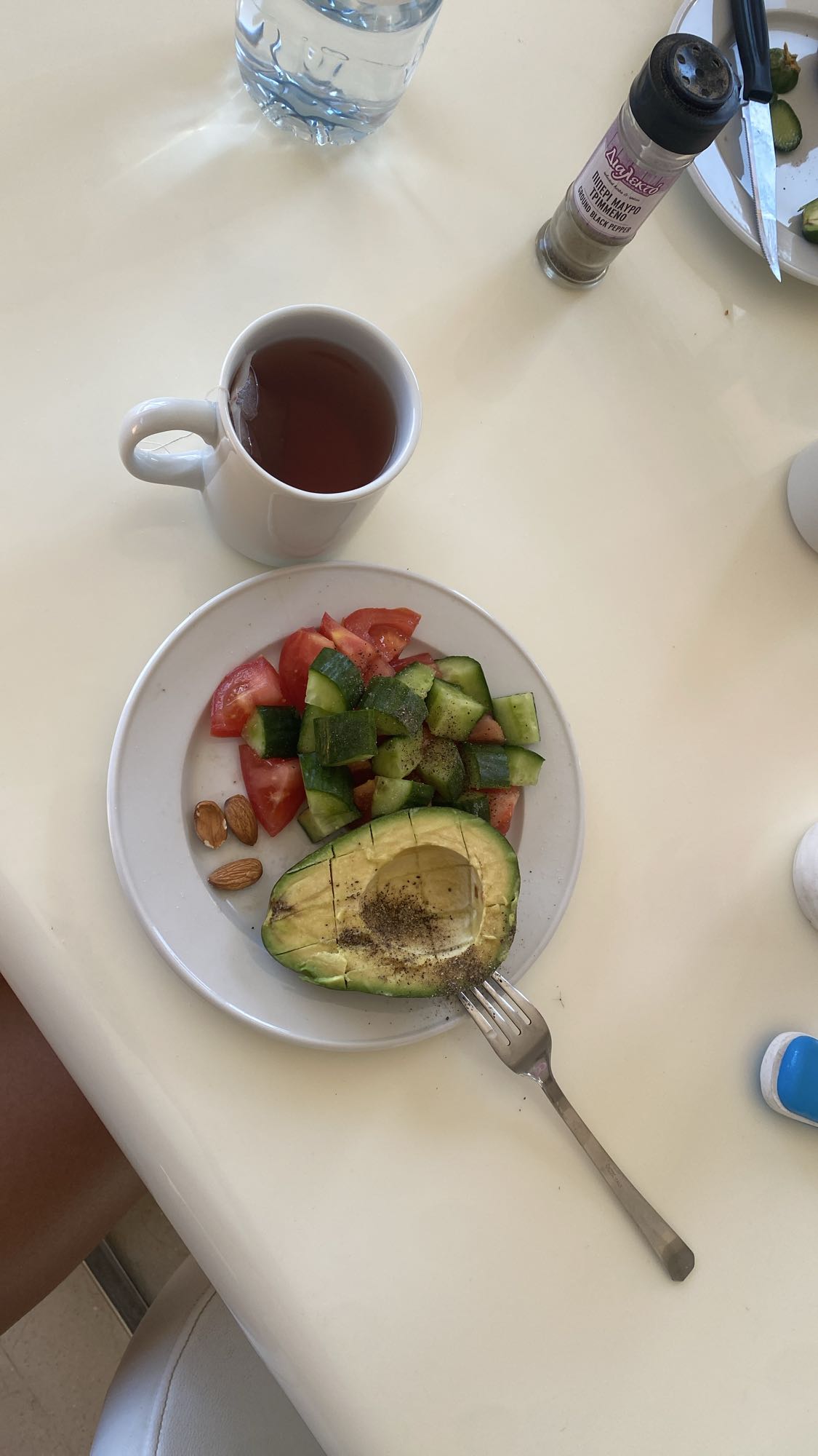 Salade avocat et thé