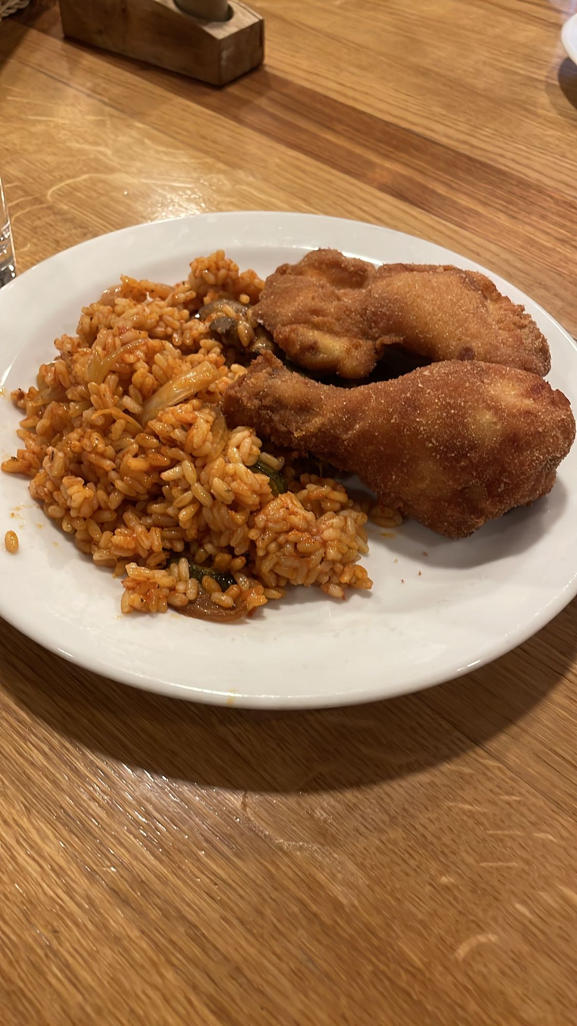 Ocvrti piščanec z rižem