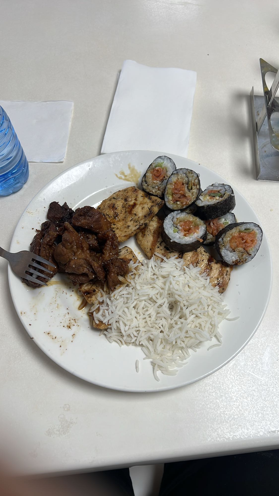 Ποικιλία με ρύζι και σούσι