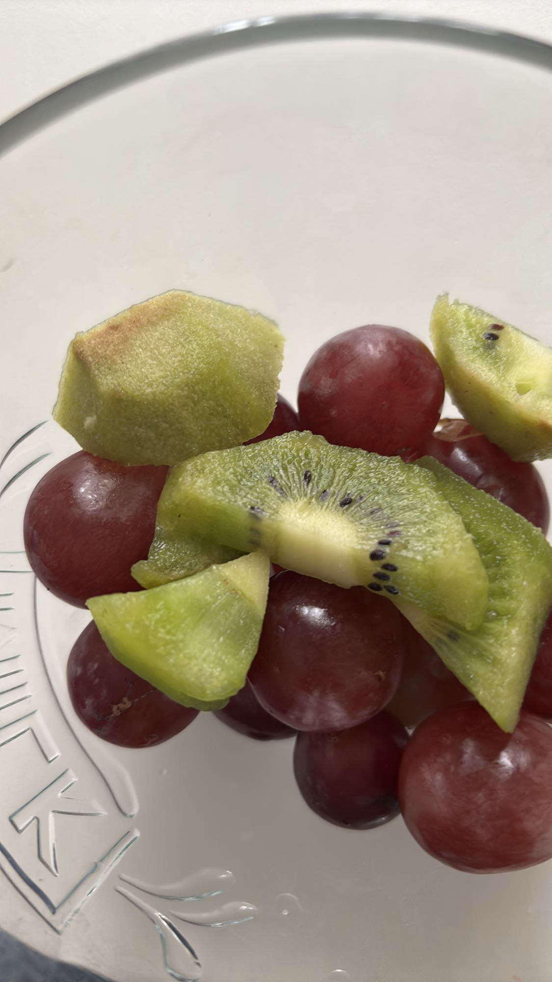 Sałatka z kiwi i winogron