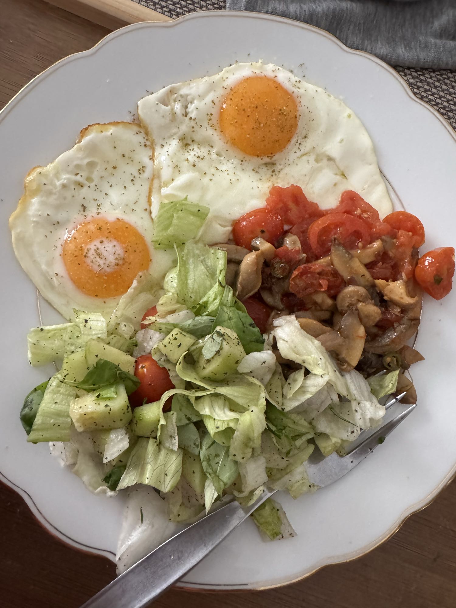 Eggs with salad and veg