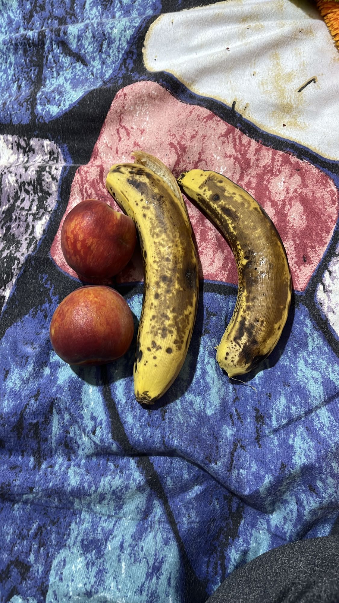 موز وخوخ طازج